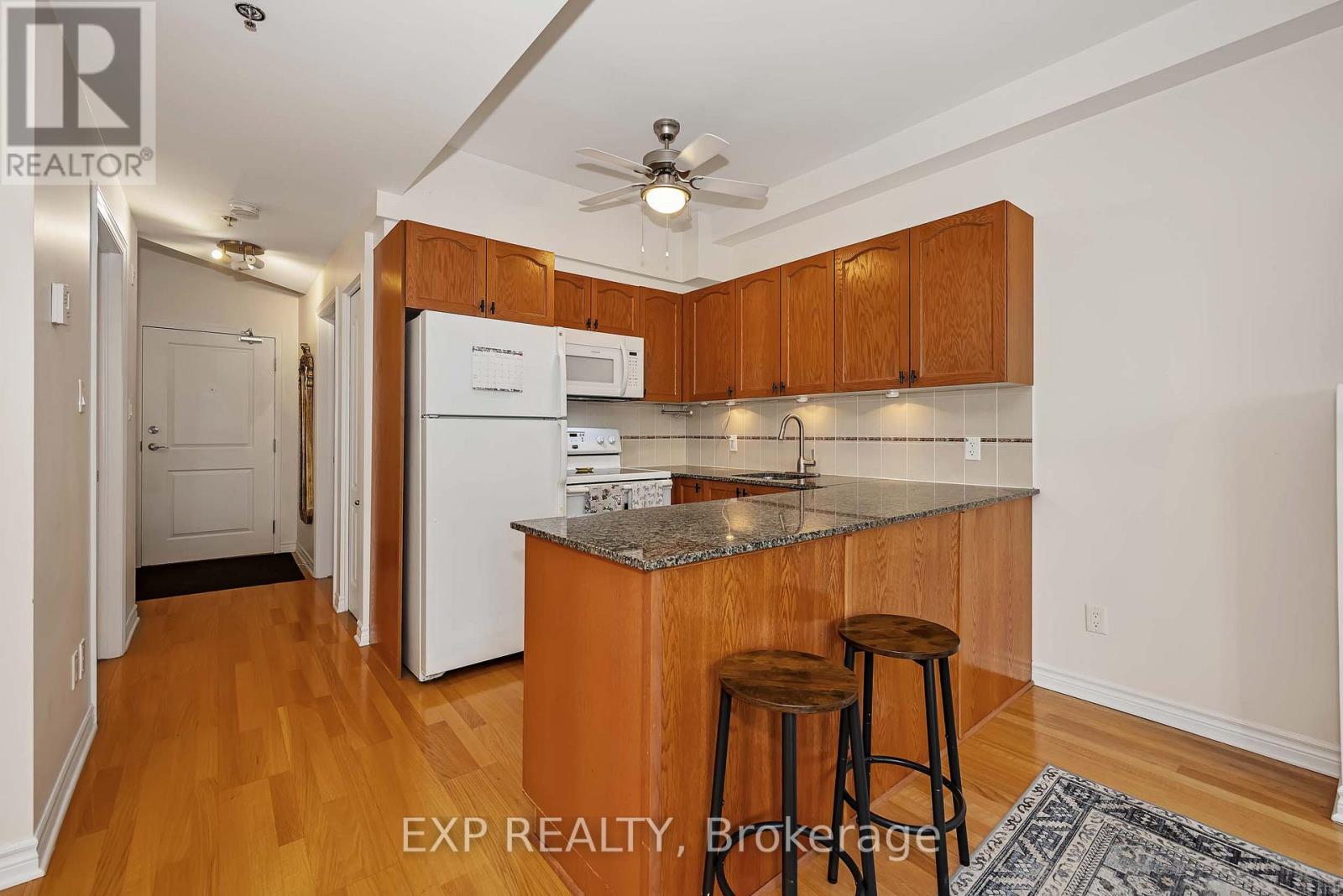 305 - 6 Grove Avenue Property Photo 12