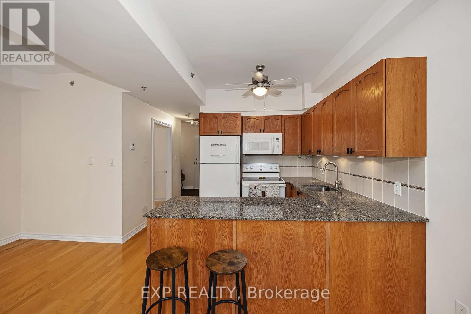 305 - 6 Grove Avenue Property Photo 13