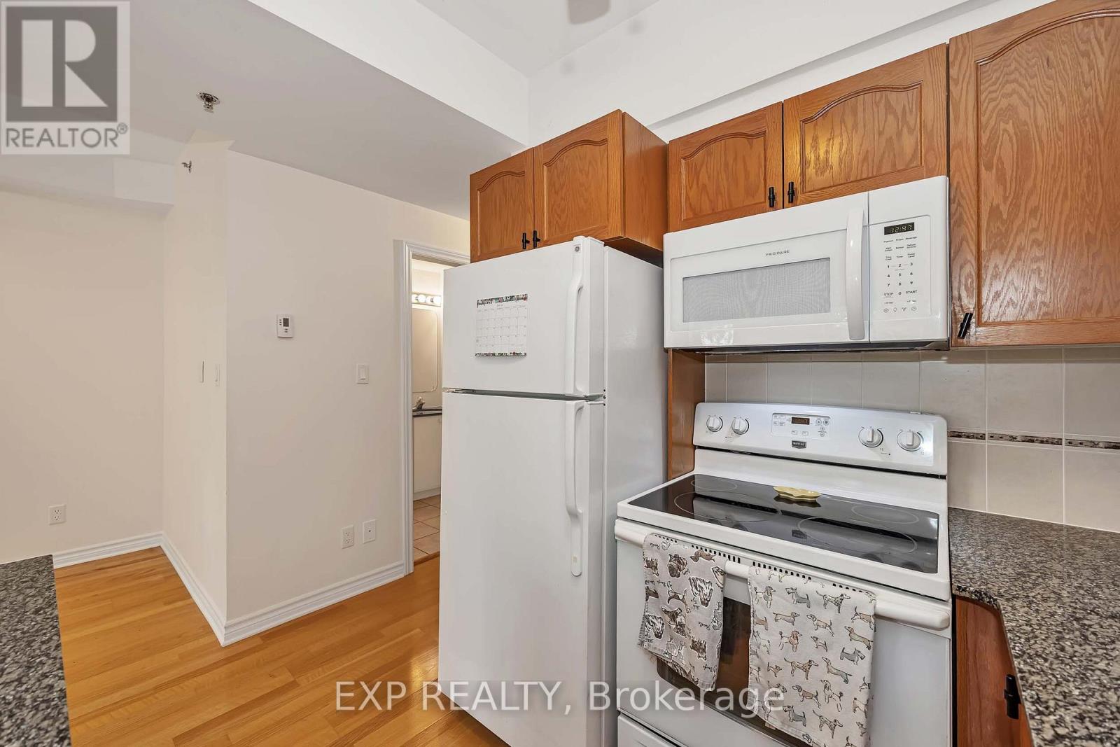 305 - 6 Grove Avenue Property Photo 16