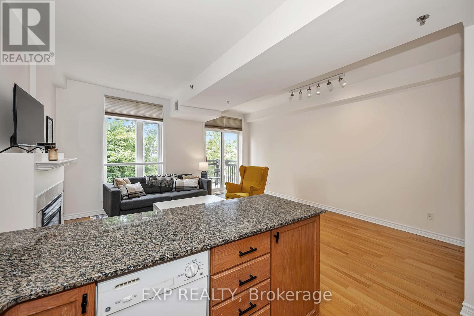 305 - 6 Grove Avenue Property Photo 17