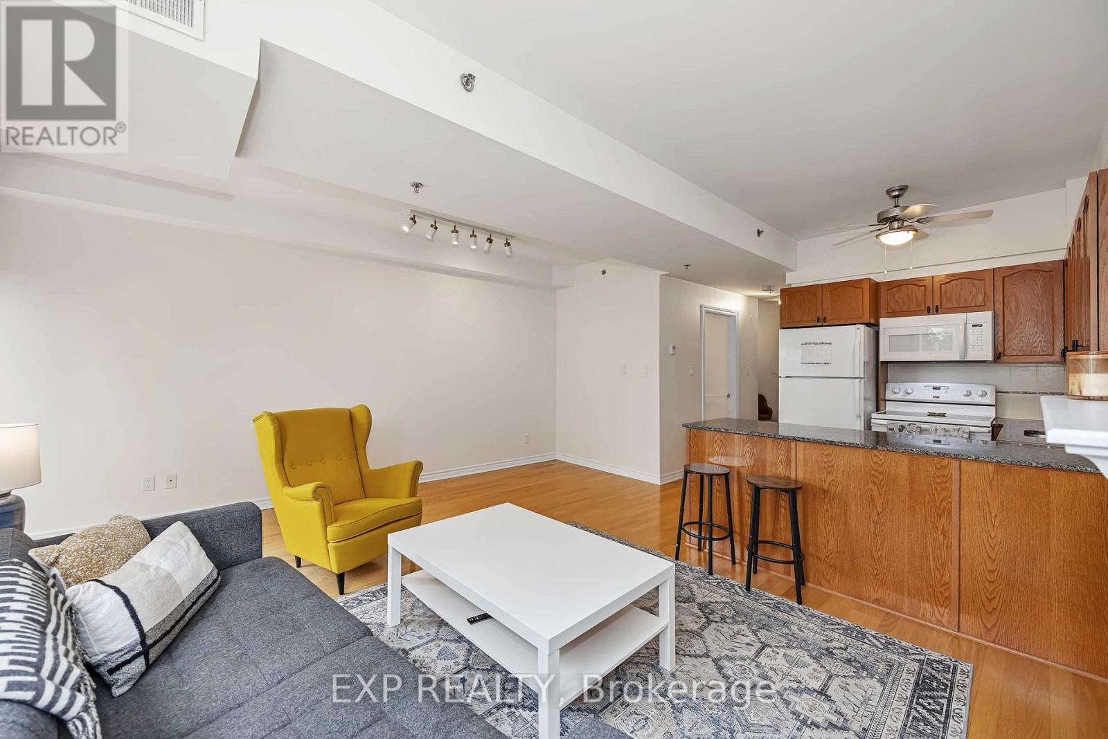 305 - 6 Grove Avenue Property Photo 23