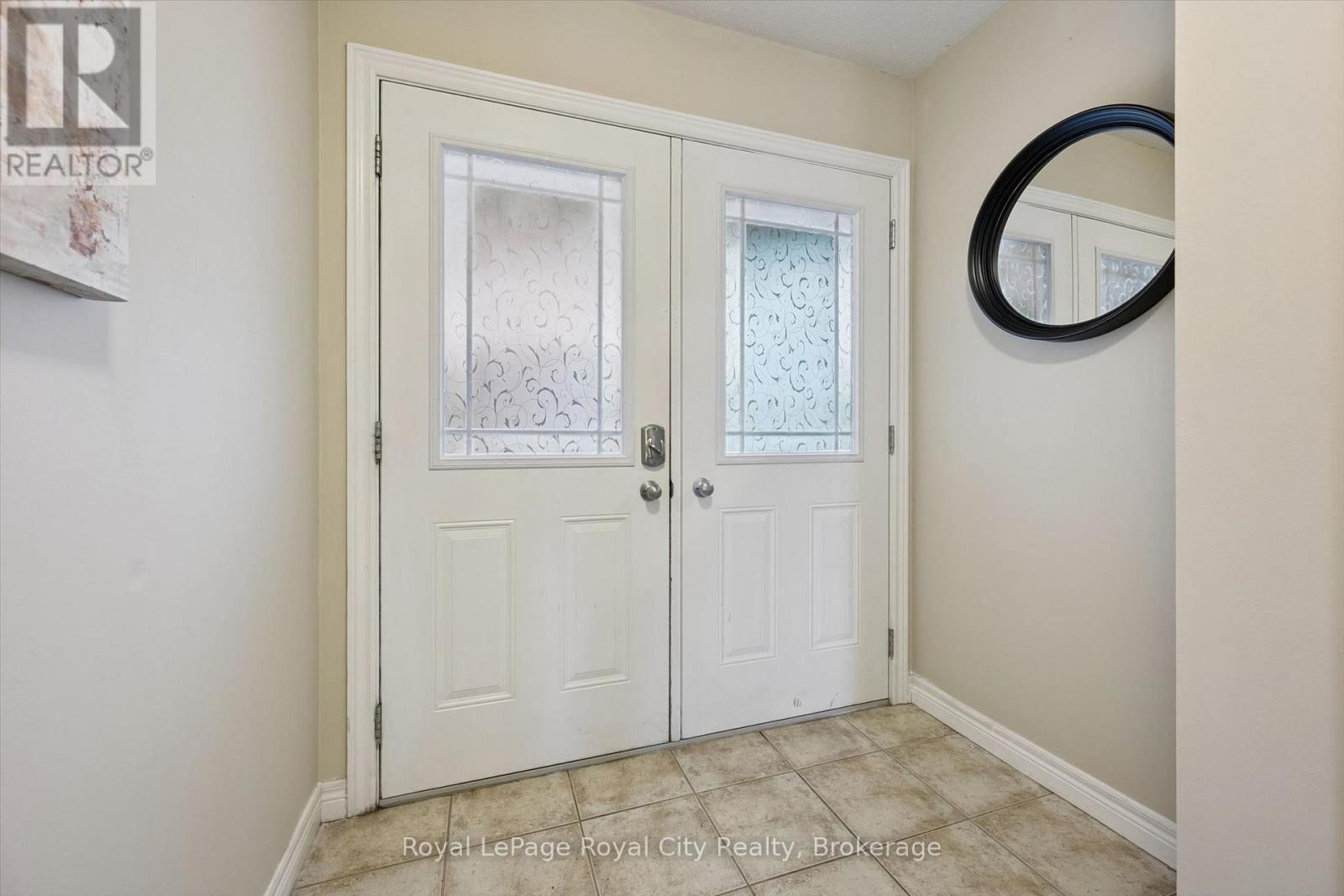36 Oakes Crescent Property Photo 4