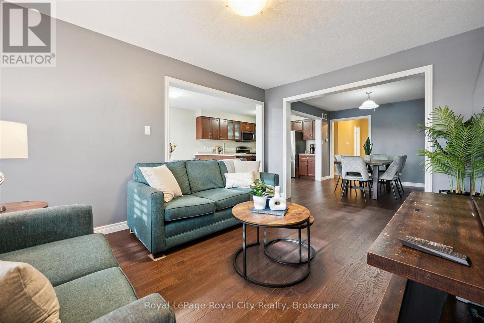 36 Oakes Crescent Property Photo 12