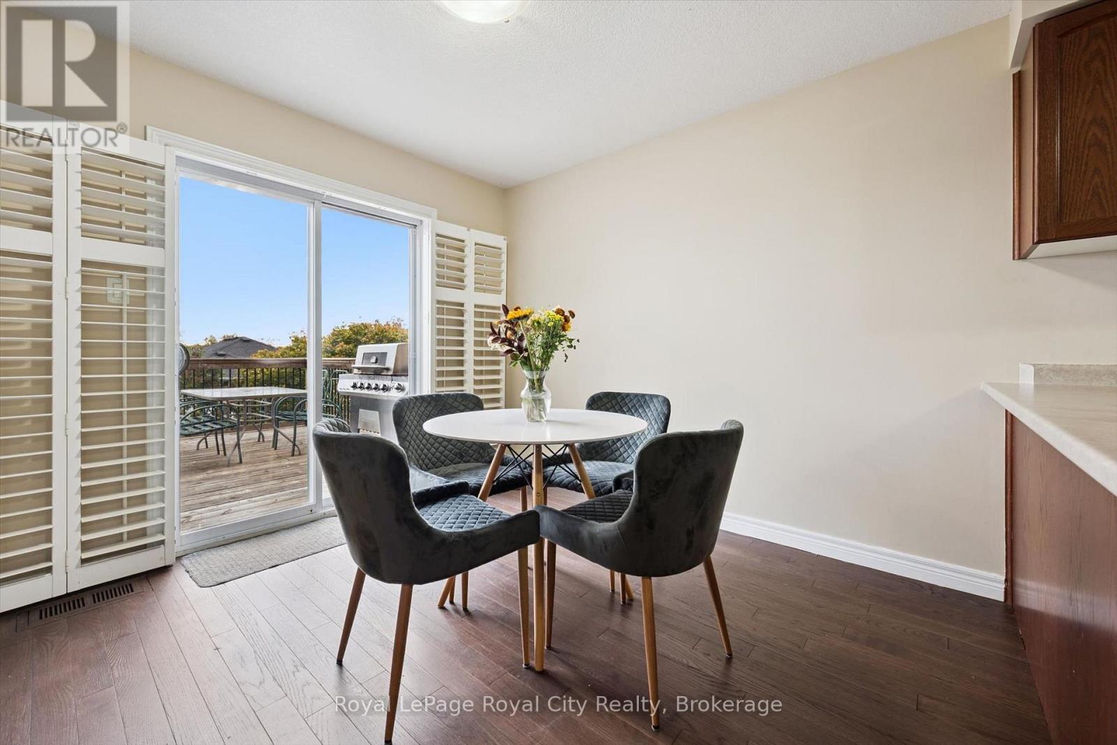36 Oakes Crescent Property Photo 14