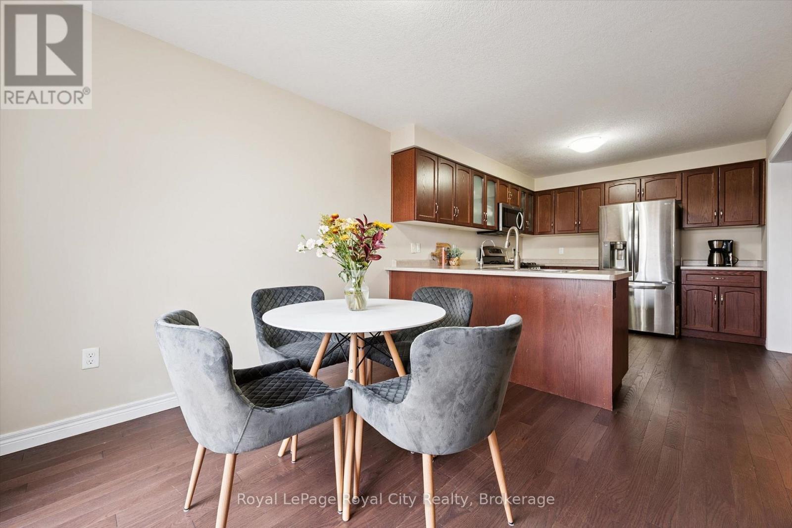 36 Oakes Crescent Property Photo 15
