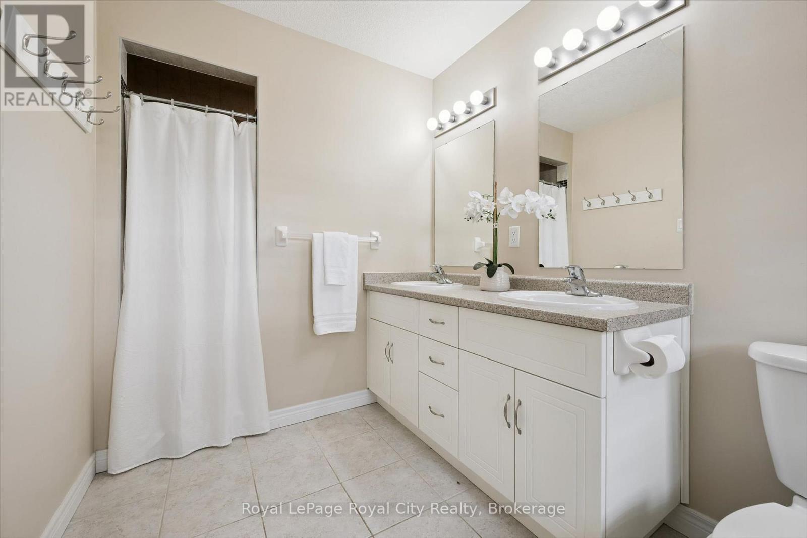 36 Oakes Crescent Property Photo 29