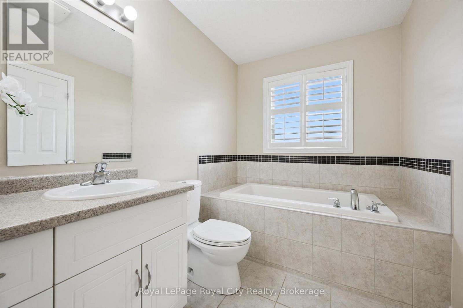 36 Oakes Crescent Property Photo 30