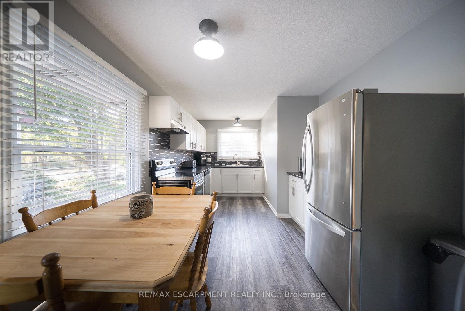 30 Lida Street Property Photo 7