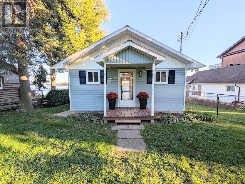6803 St. Louis Point Road Property Photo 1
