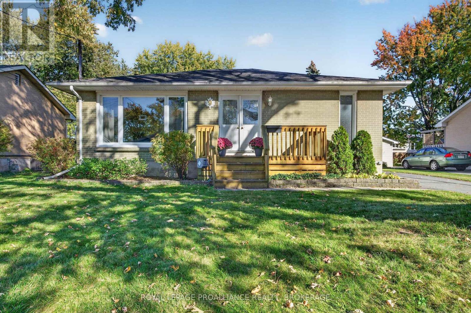 9 HENRY CRESCENT Property Photo 1