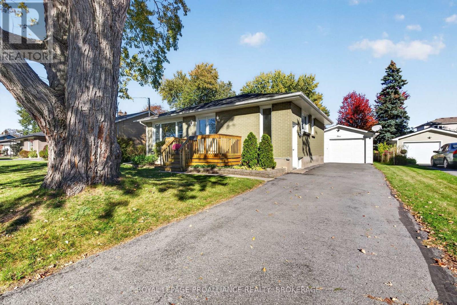 9 Henry Crescent Property Photo 3