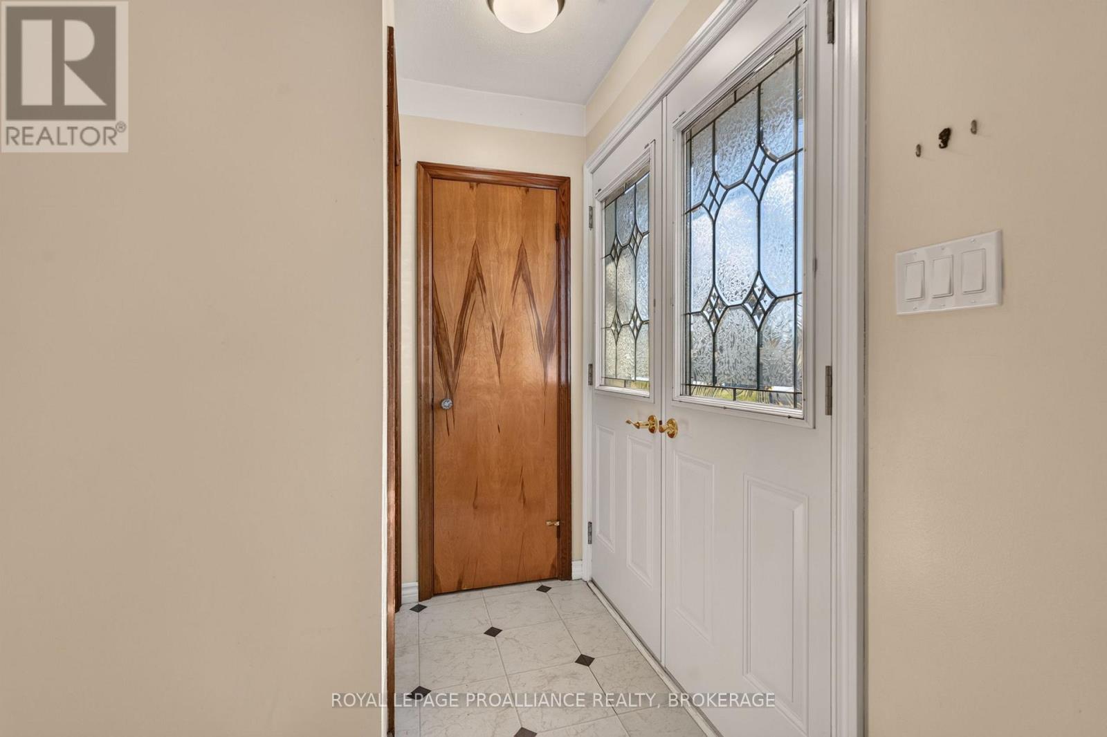 9 Henry Crescent Property Photo 4