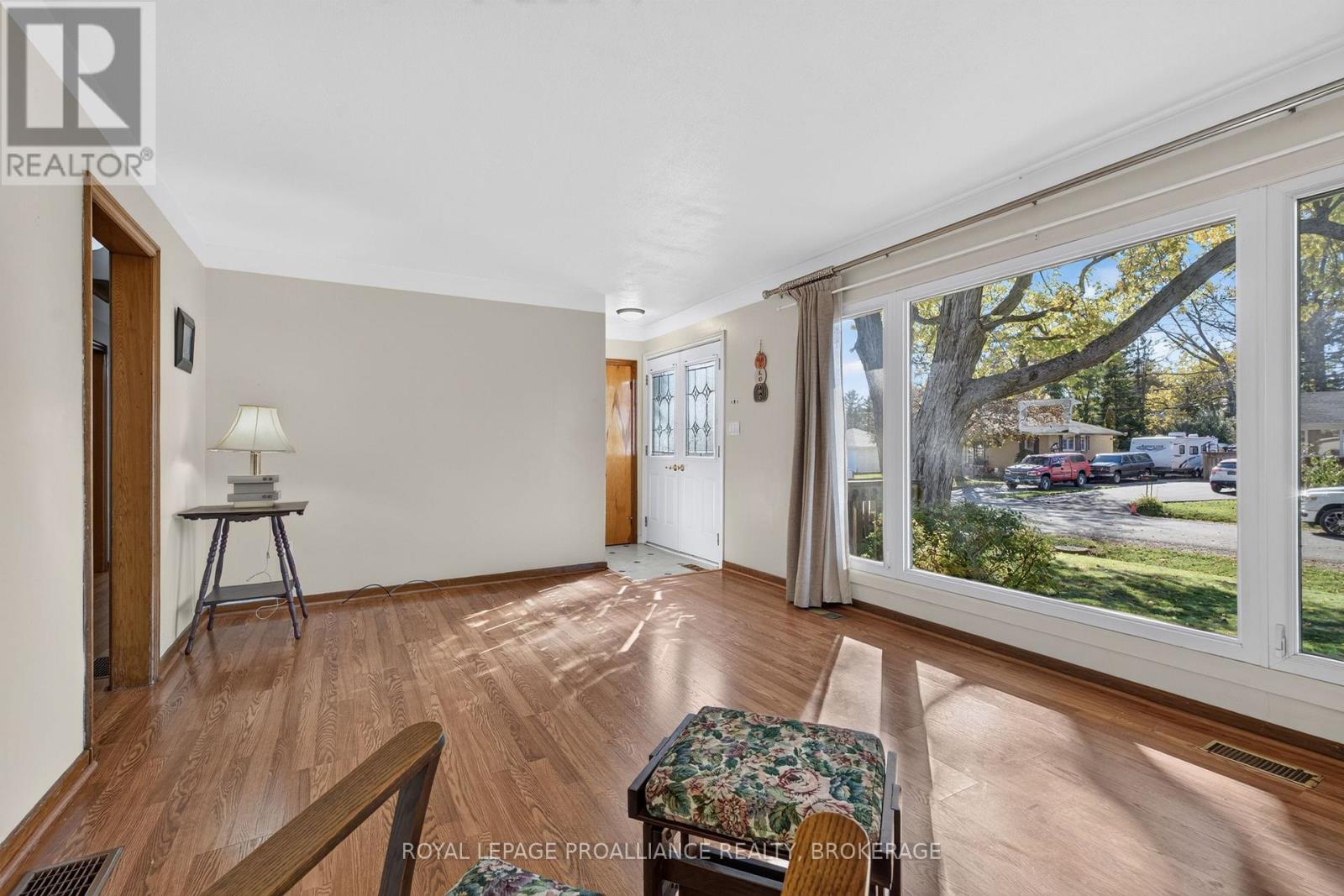 9 Henry Crescent Property Photo 7