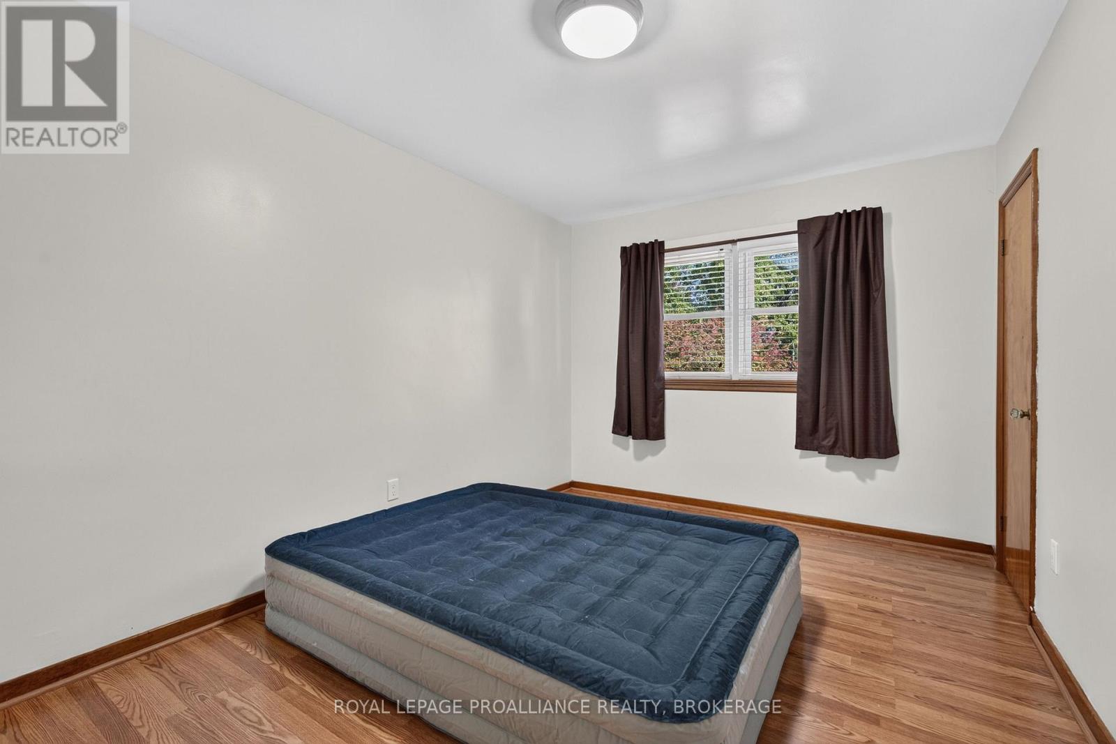 9 Henry Crescent Property Photo 13