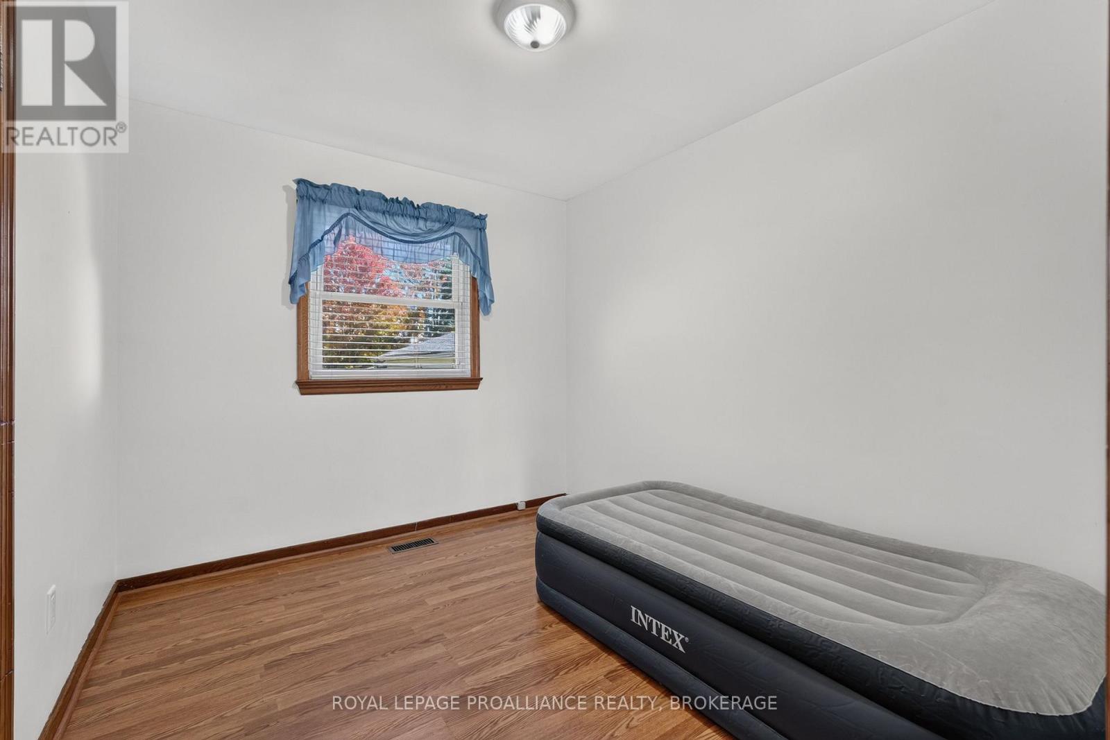 9 Henry Crescent Property Photo 17