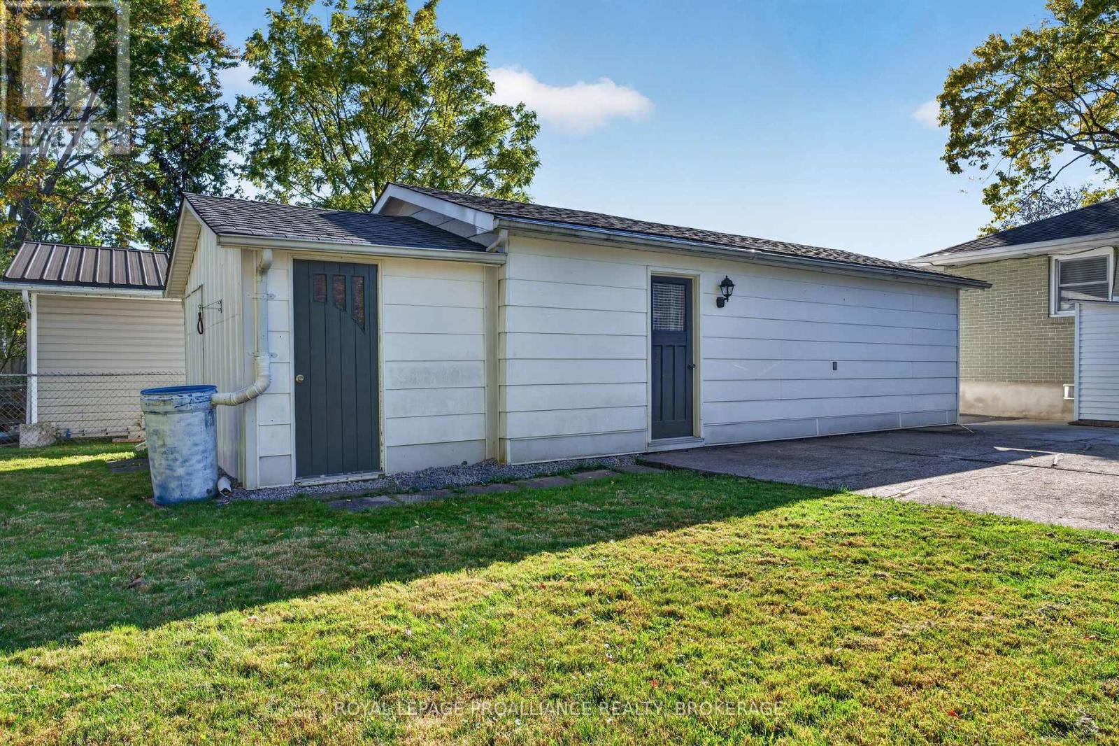 9 Henry Crescent Property Photo 35
