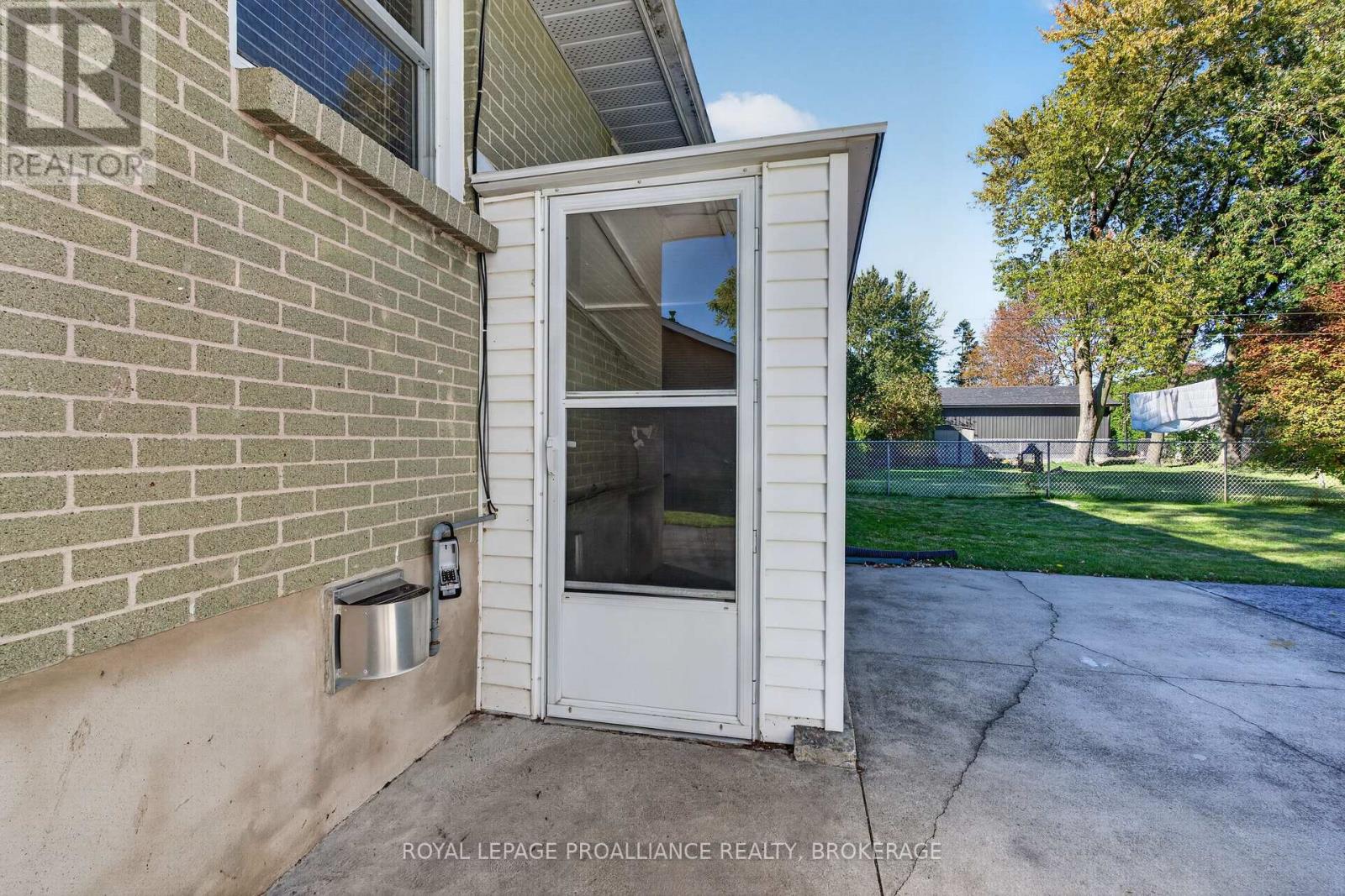 9 Henry Crescent Property Photo 38