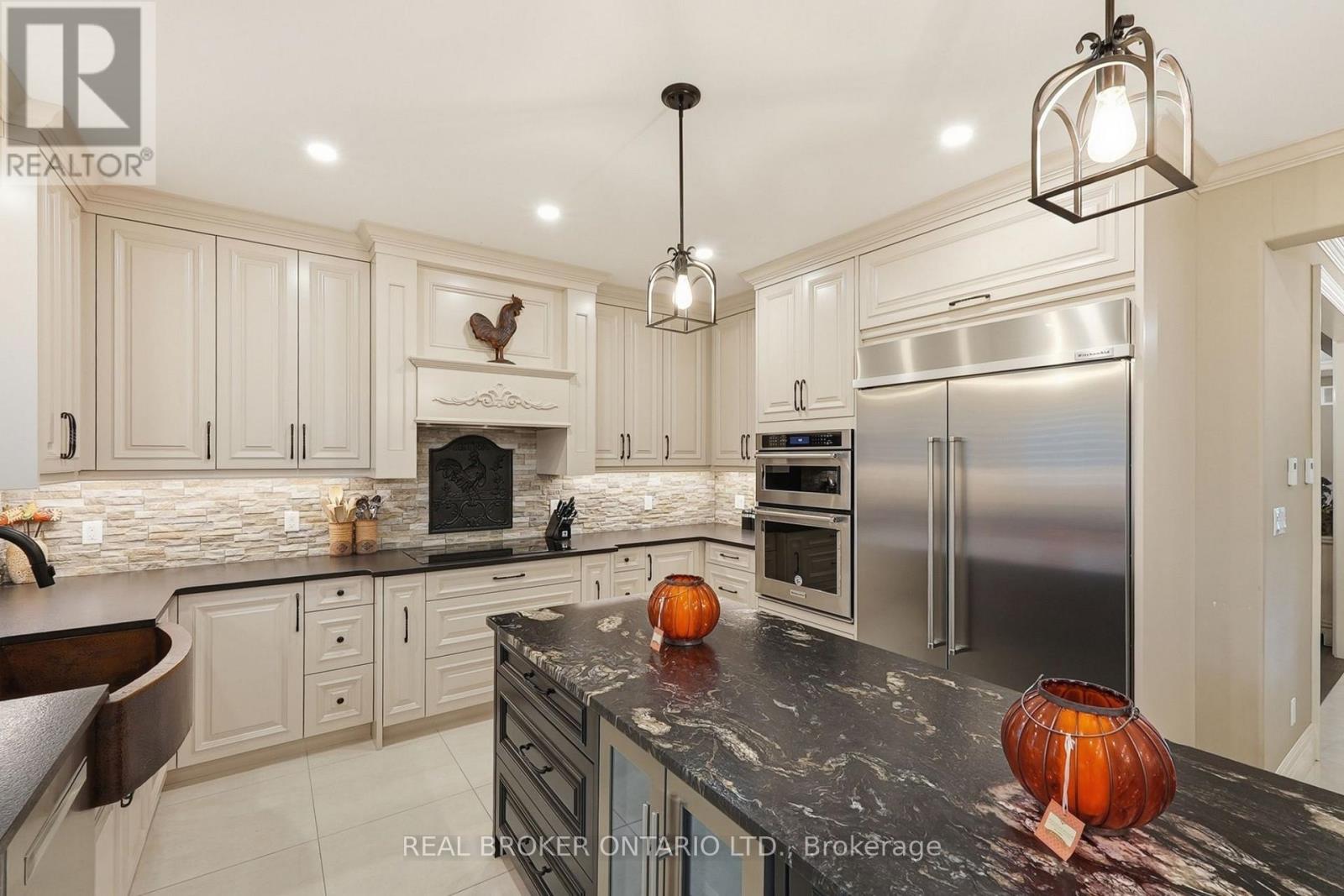916 Foxbrook Court Property Photo 15