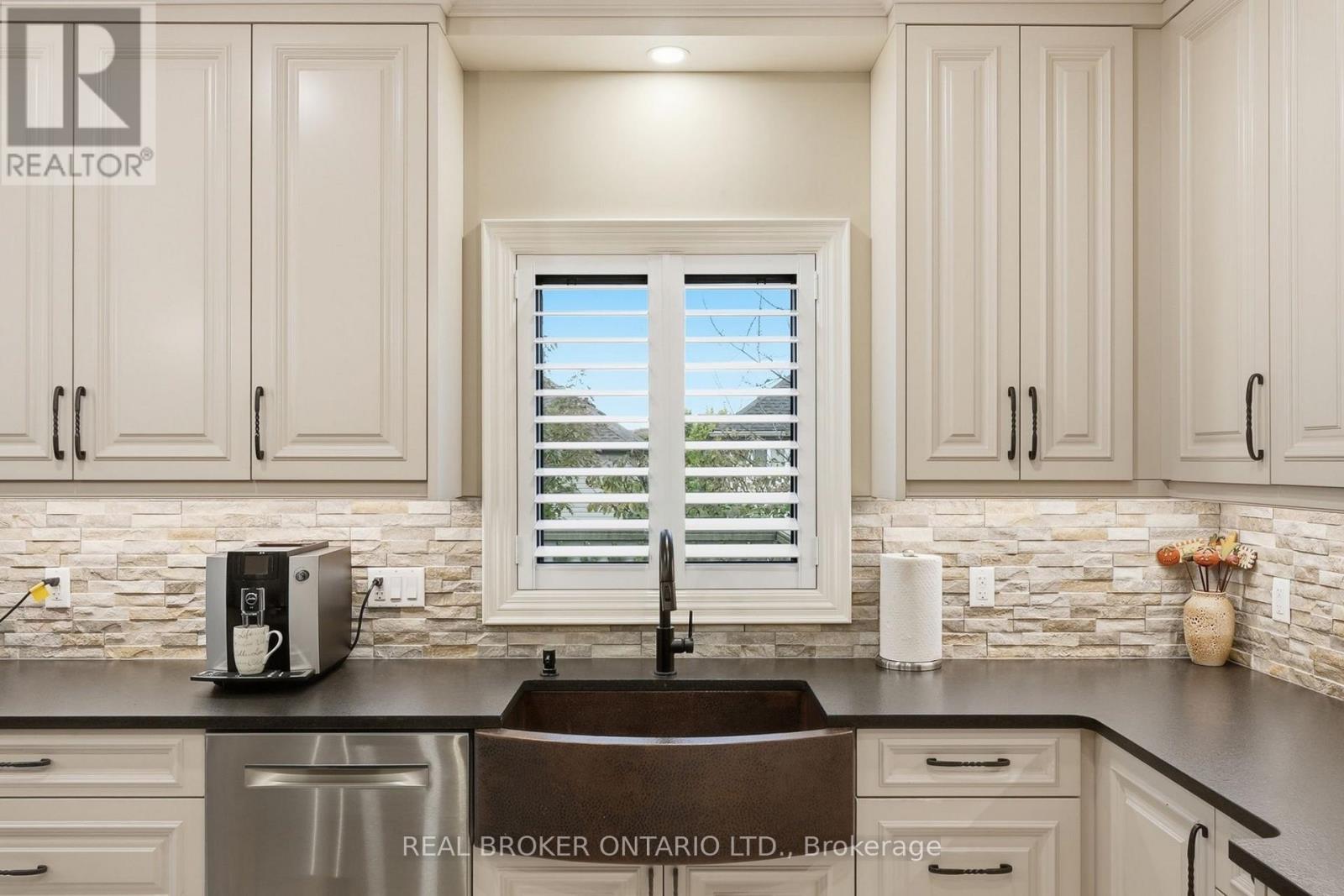 916 Foxbrook Court Property Photo 17