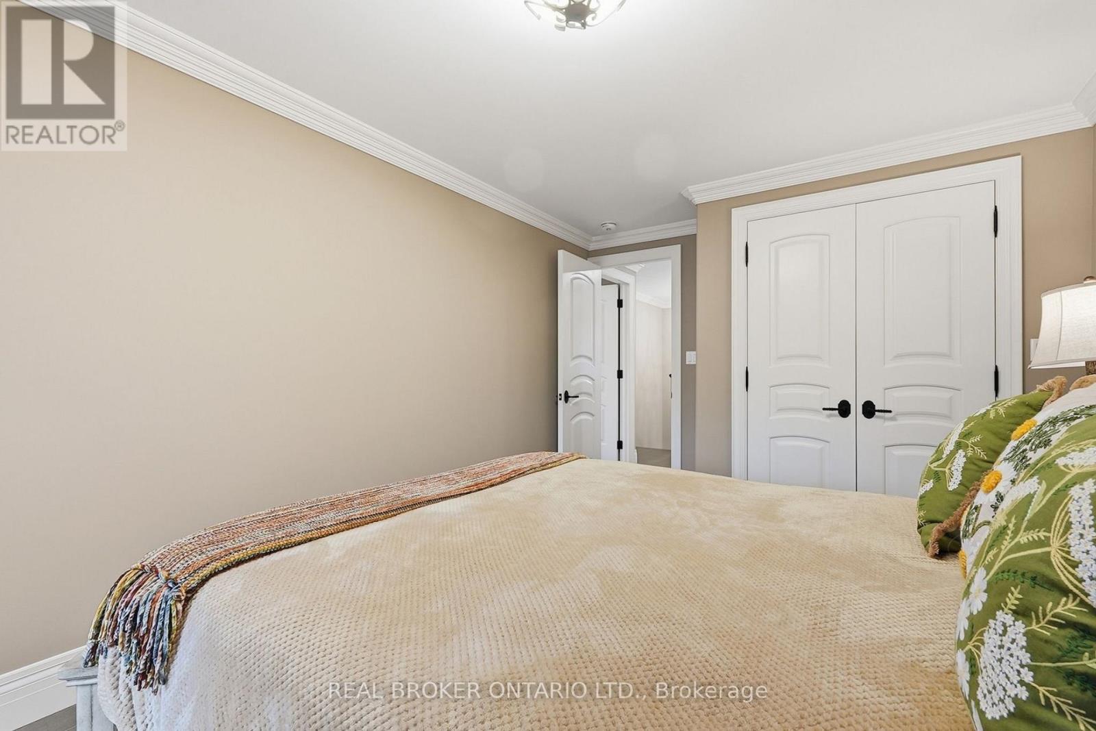 916 Foxbrook Court Property Photo 29