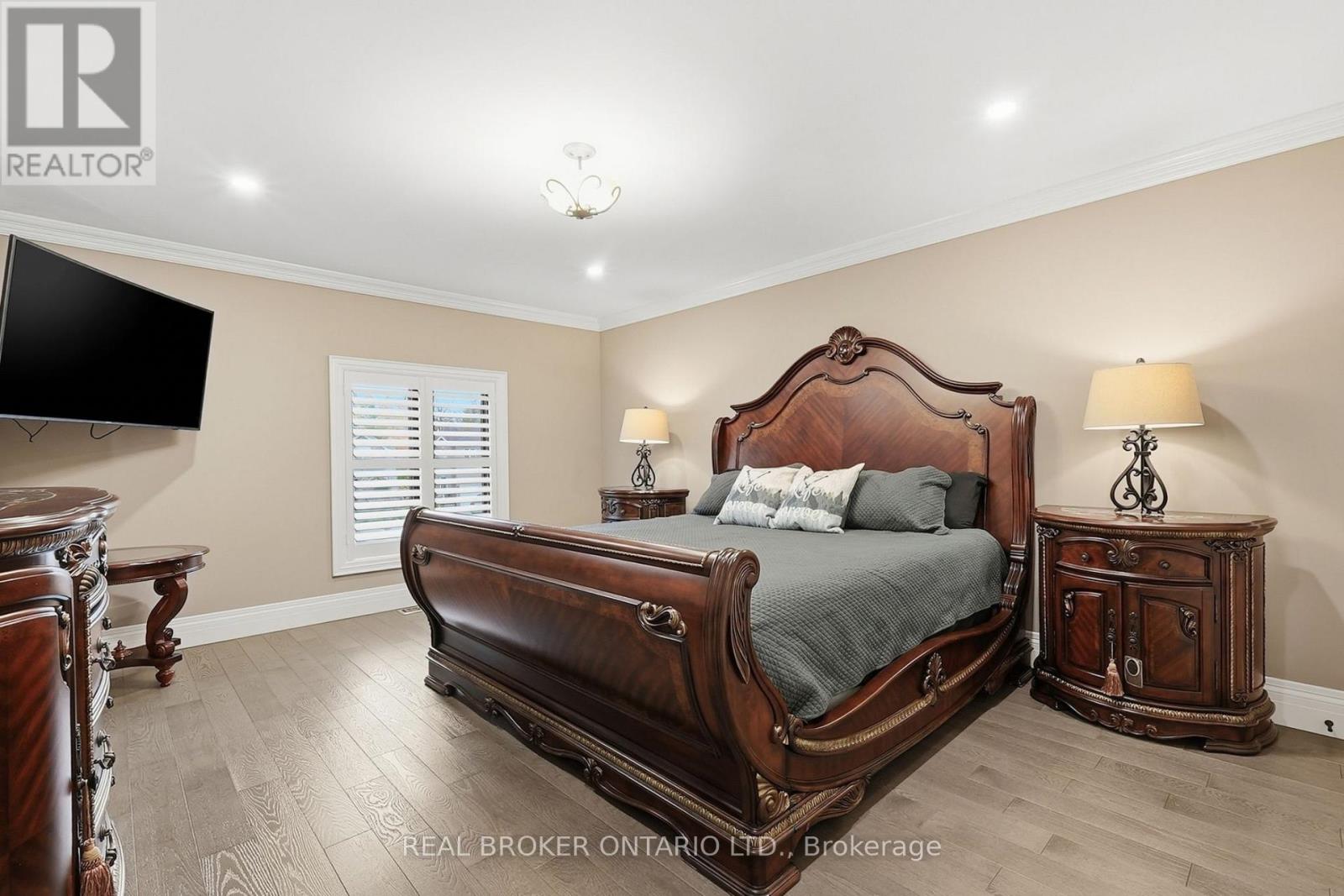 916 Foxbrook Court Property Photo 30