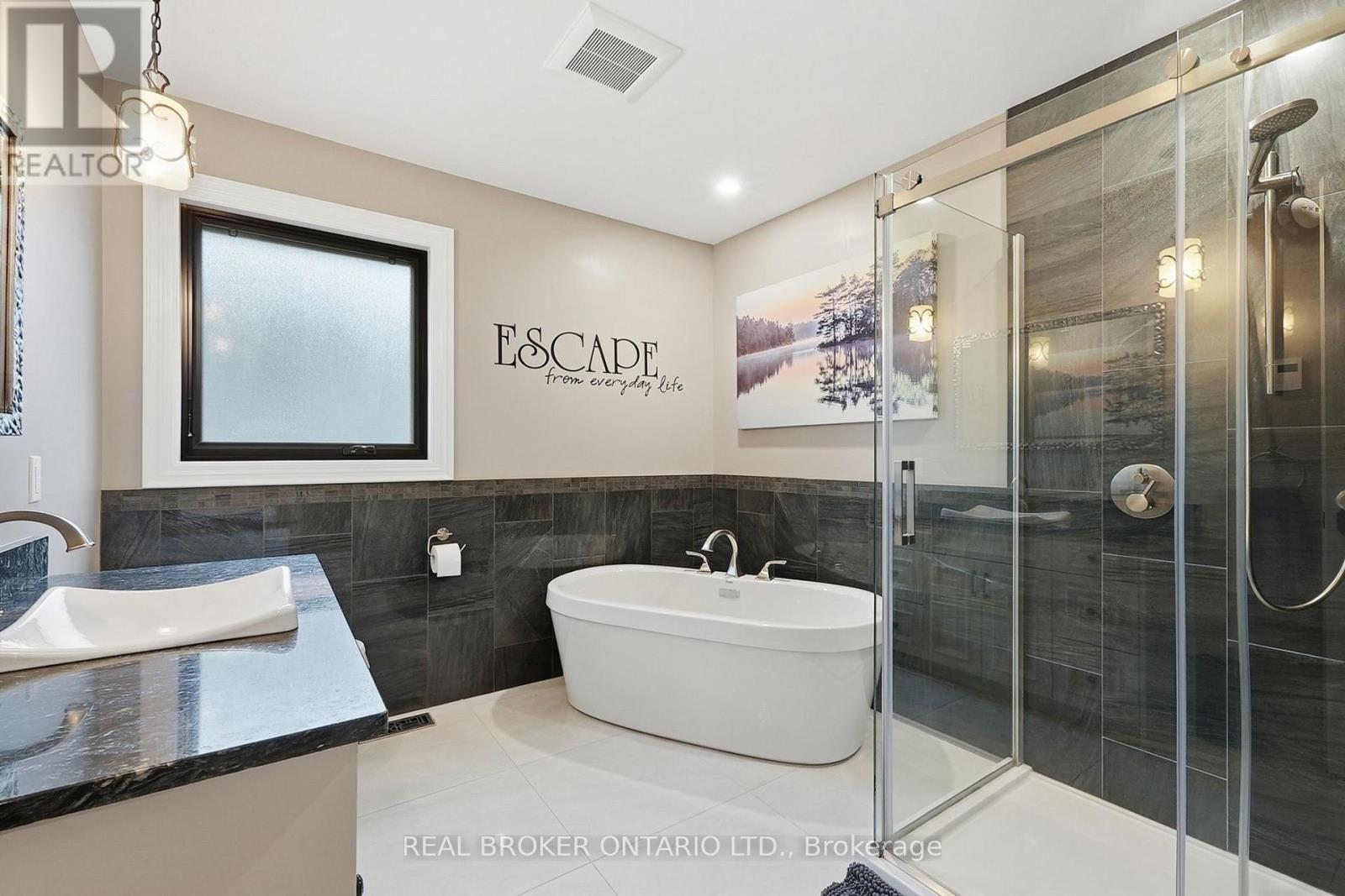 916 Foxbrook Court Property Photo 32