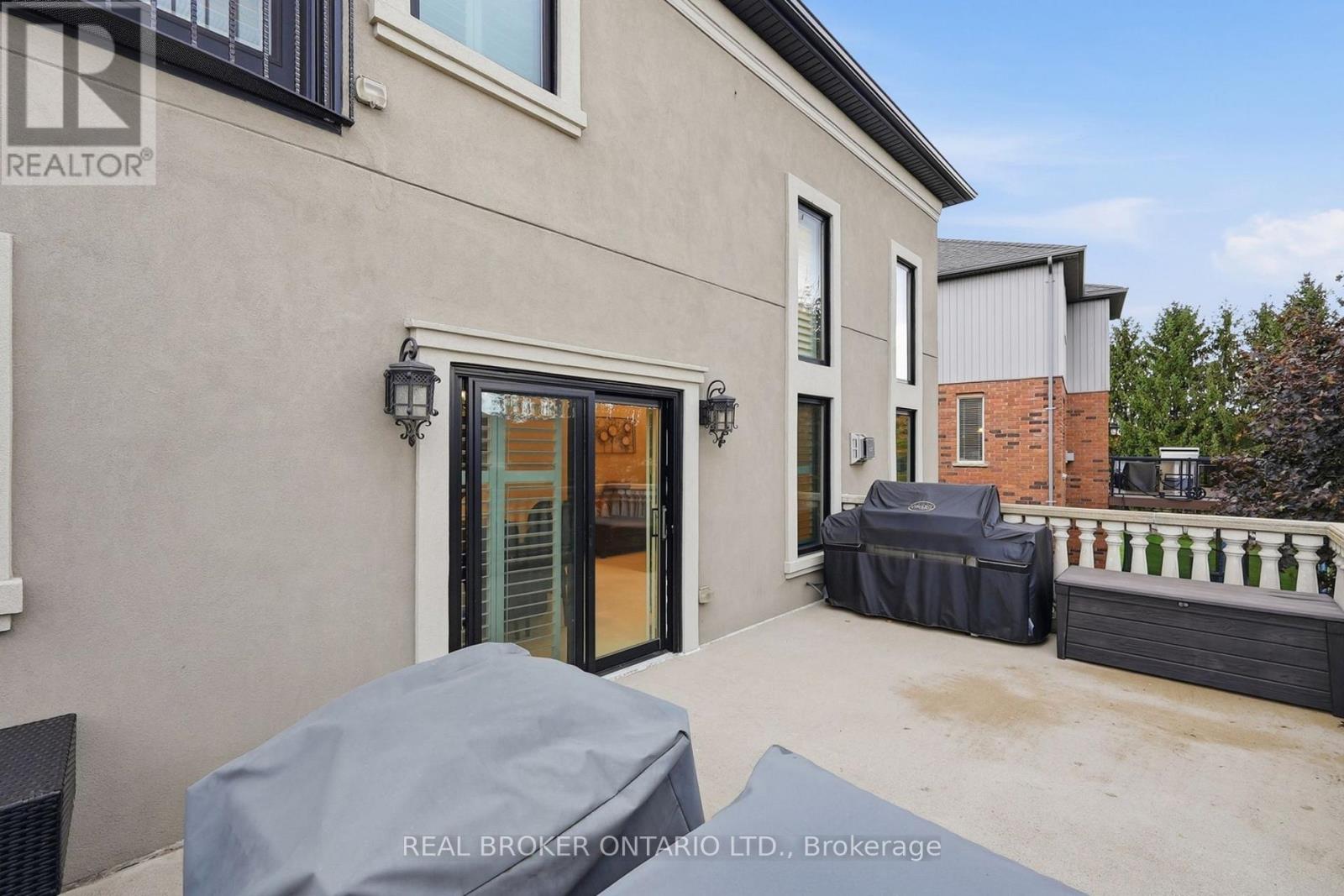 916 Foxbrook Court Property Photo 35