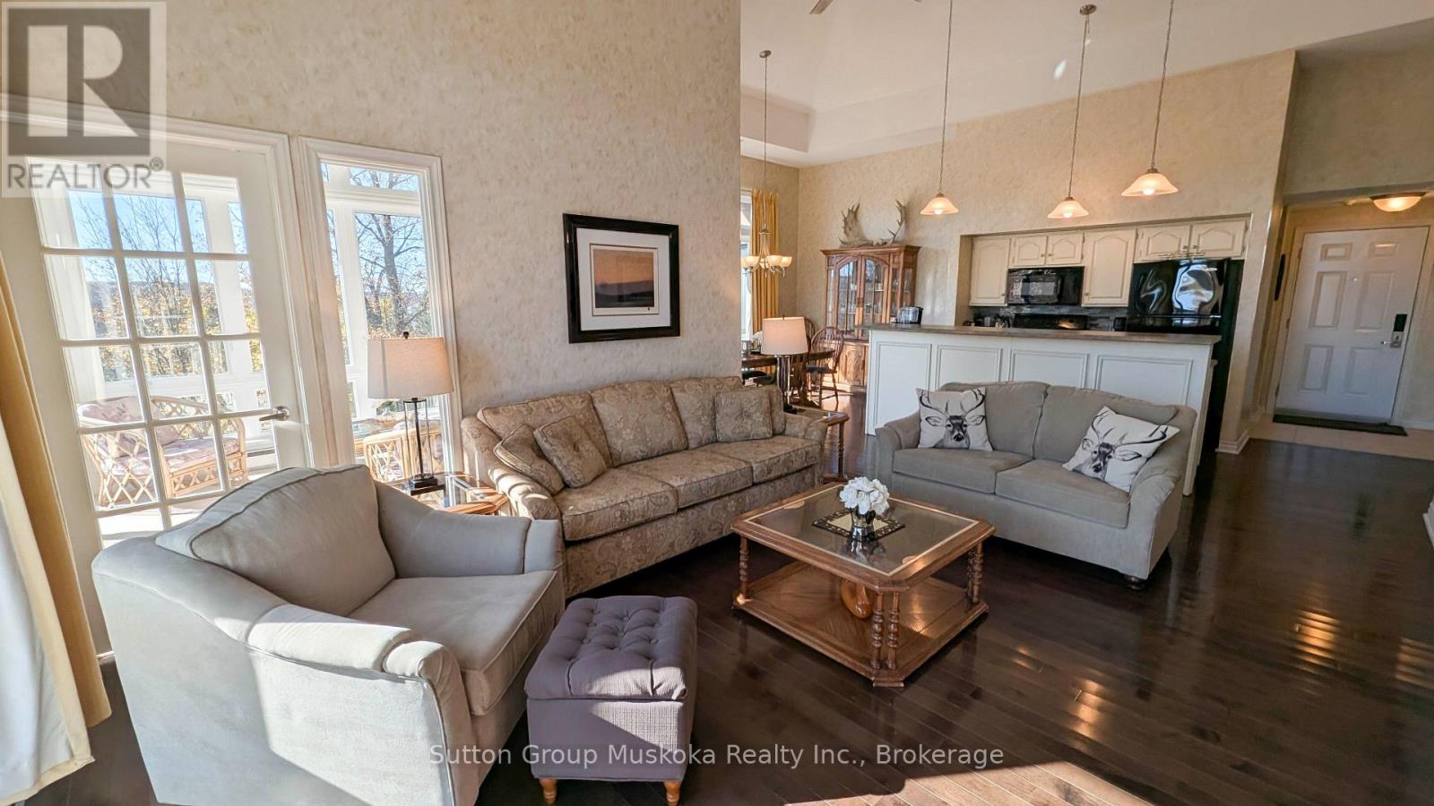 302 - 19 Oakridge - Deerhurst Drive Property Photo 2