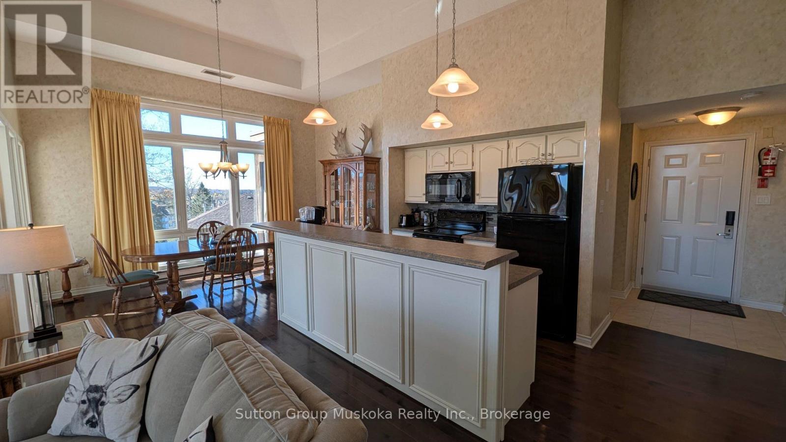 302 - 19 Oakridge - Deerhurst Drive Property Photo 4