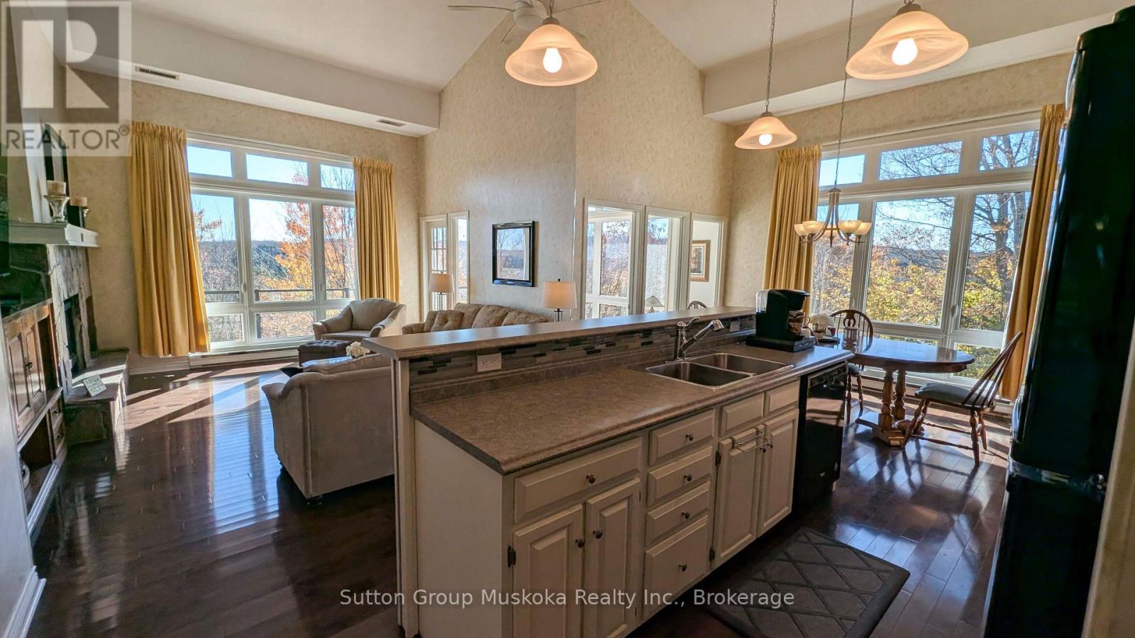 302 - 19 Oakridge - Deerhurst Drive Property Photo 5