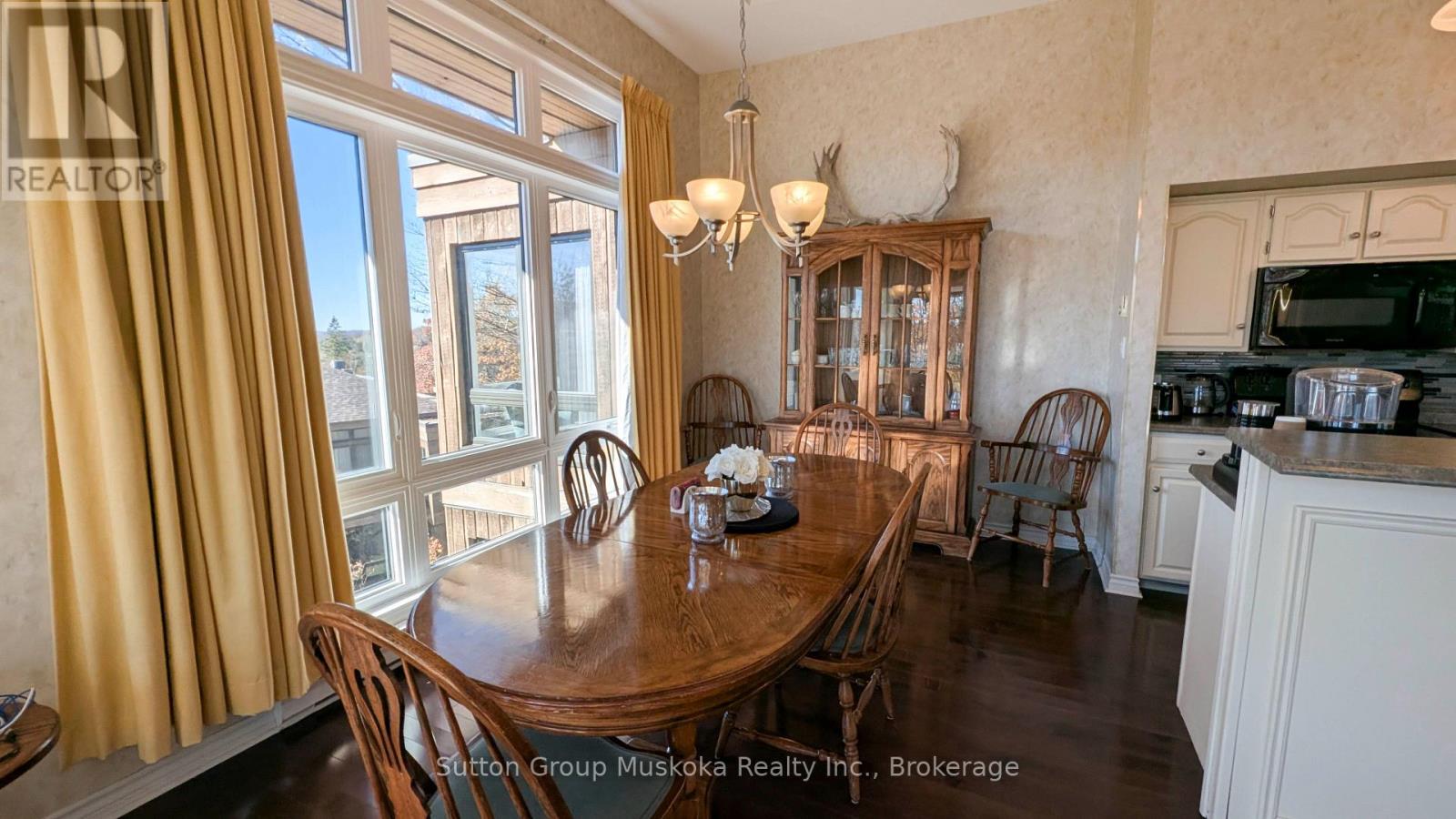 302 - 19 Oakridge - Deerhurst Drive Property Photo 6