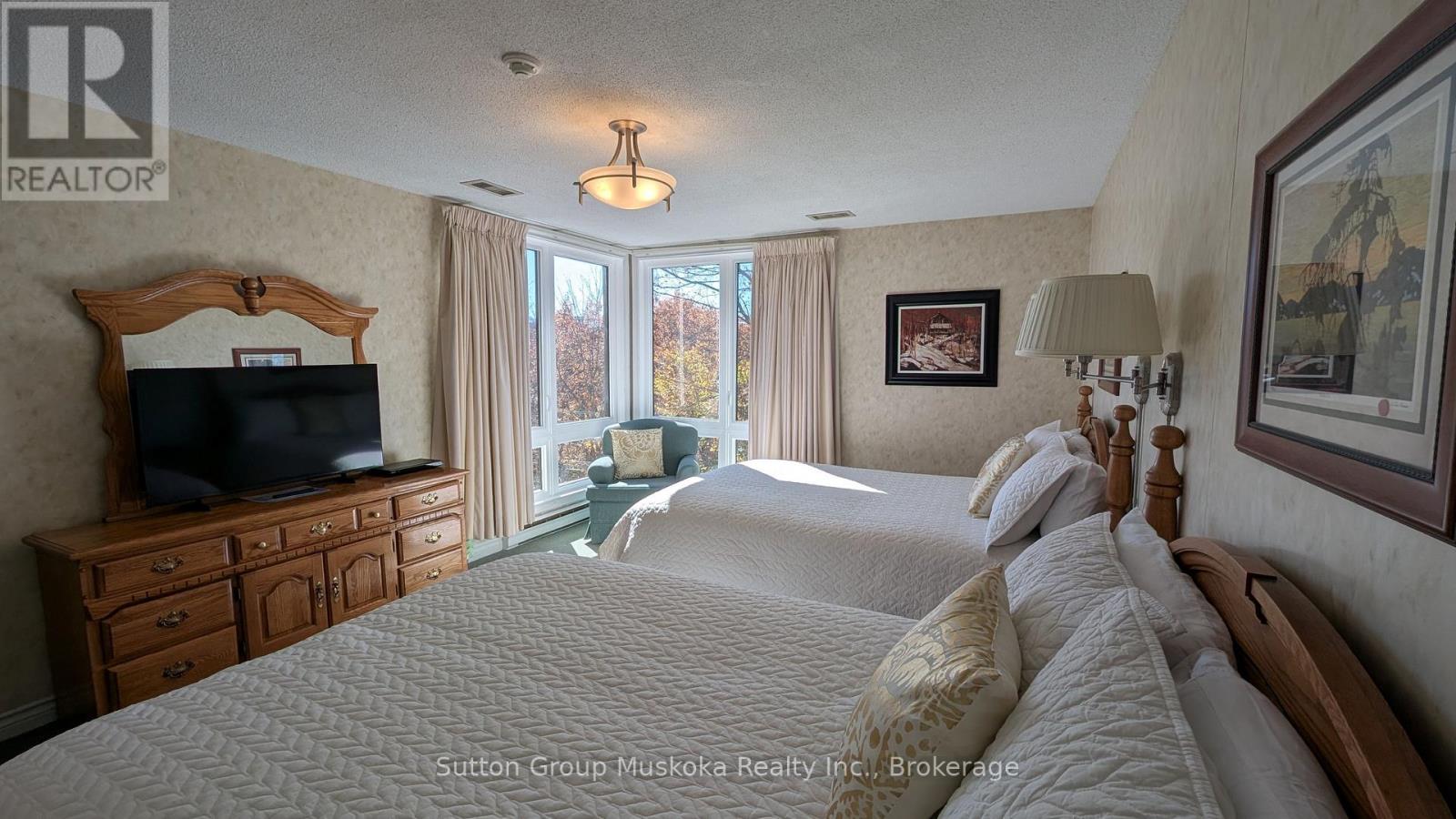 302 - 19 Oakridge - Deerhurst Drive Property Photo 14