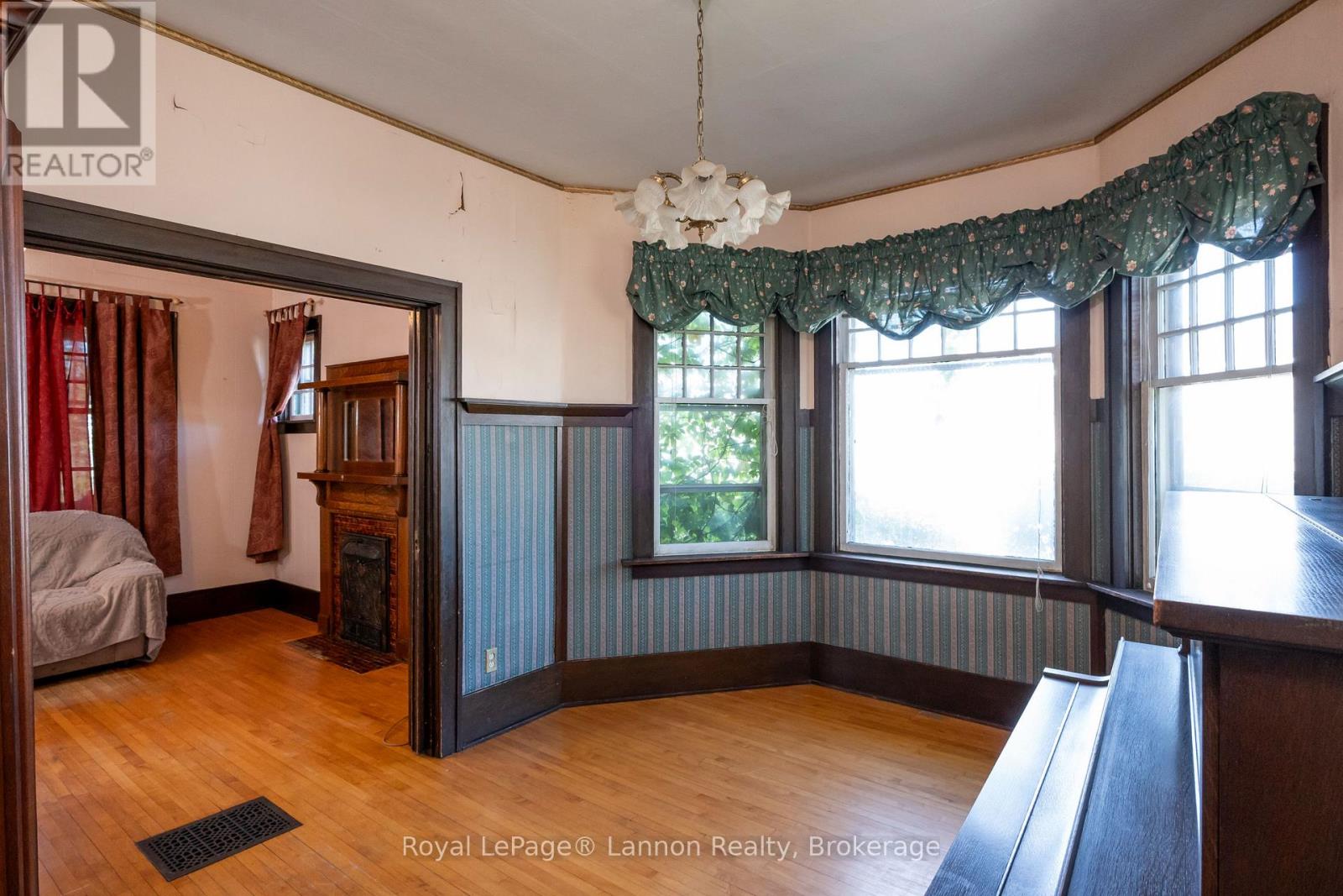 42 Gordon Avenue Property Photo 3