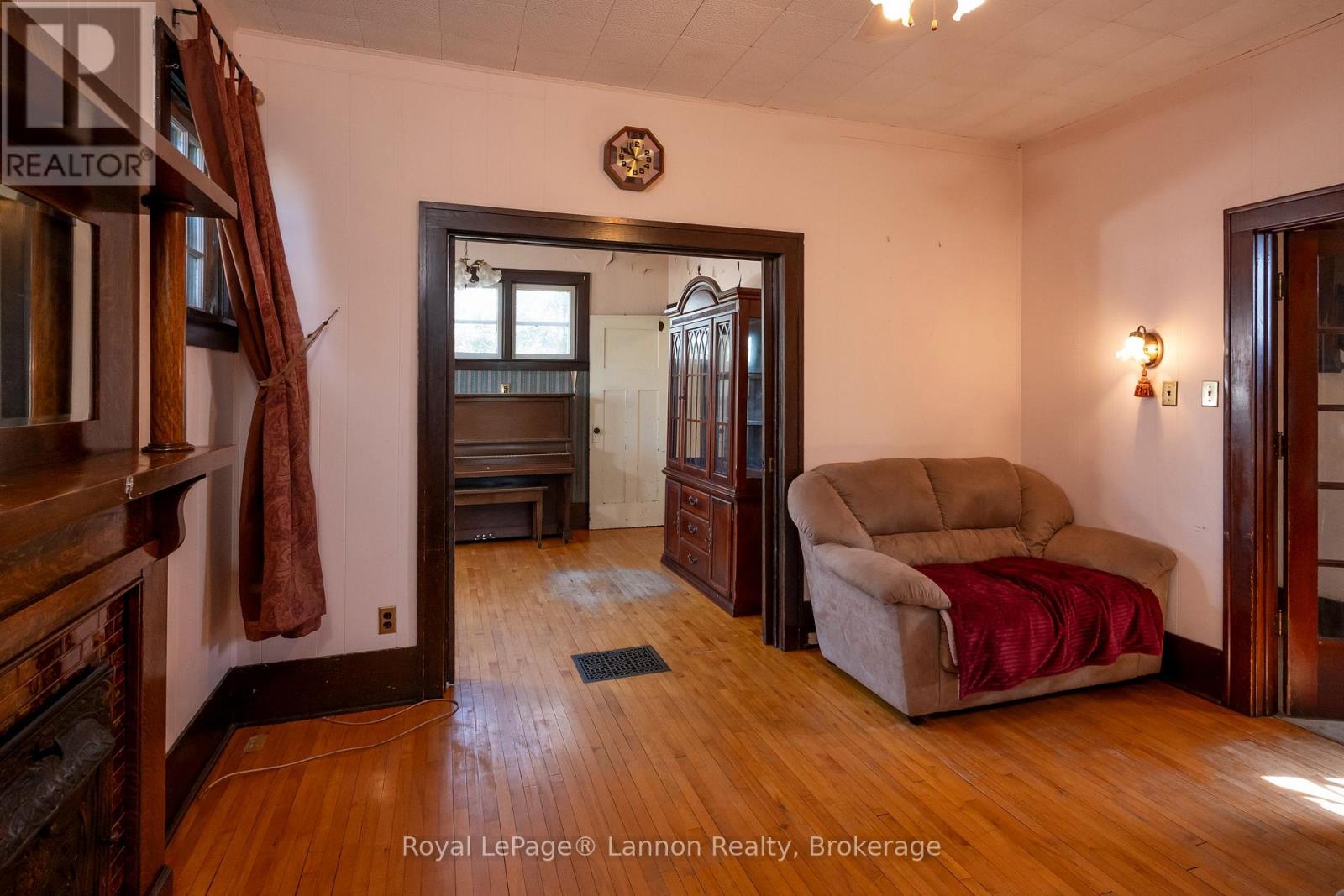 42 Gordon Avenue Property Photo 8