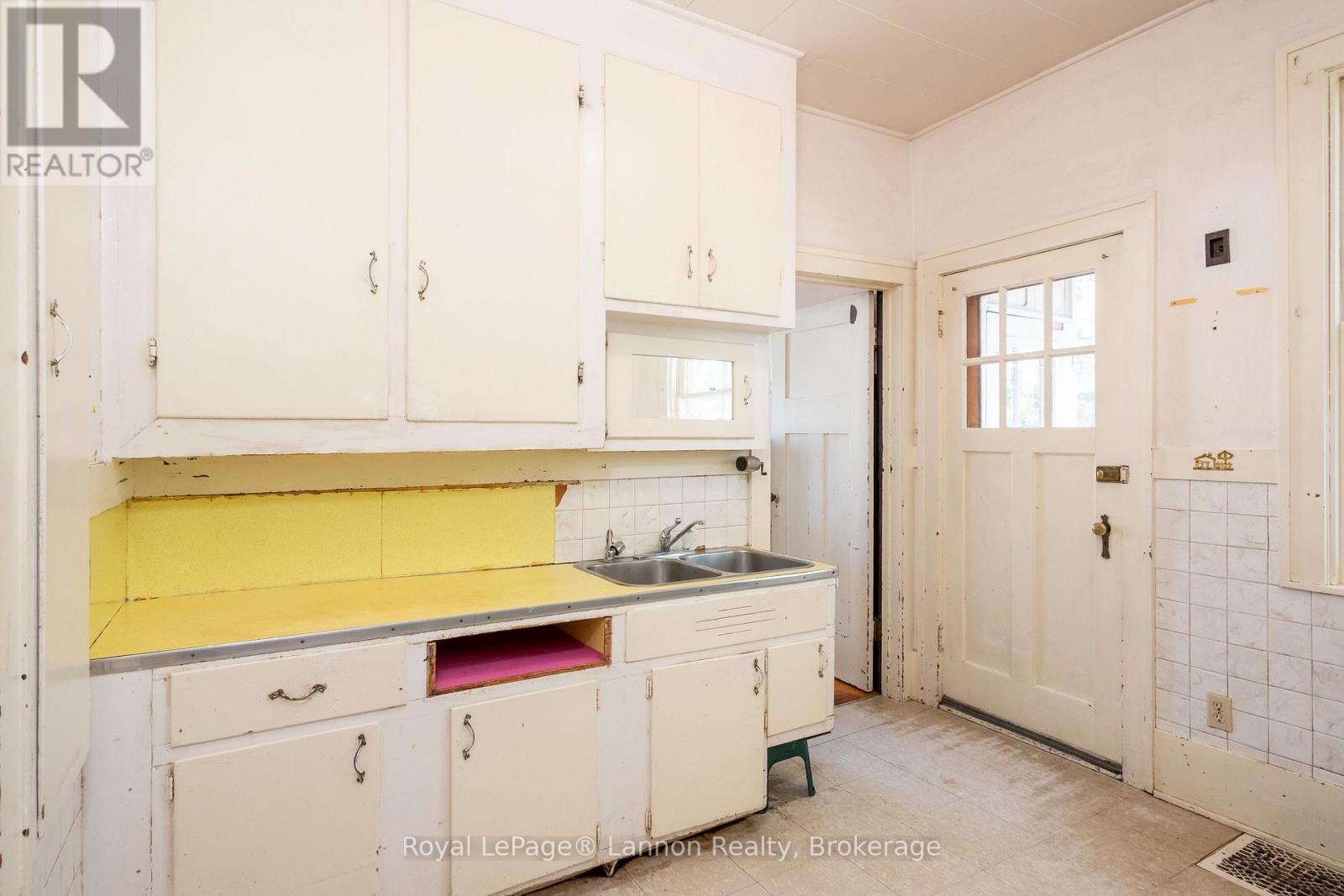 42 Gordon Avenue Property Photo 11