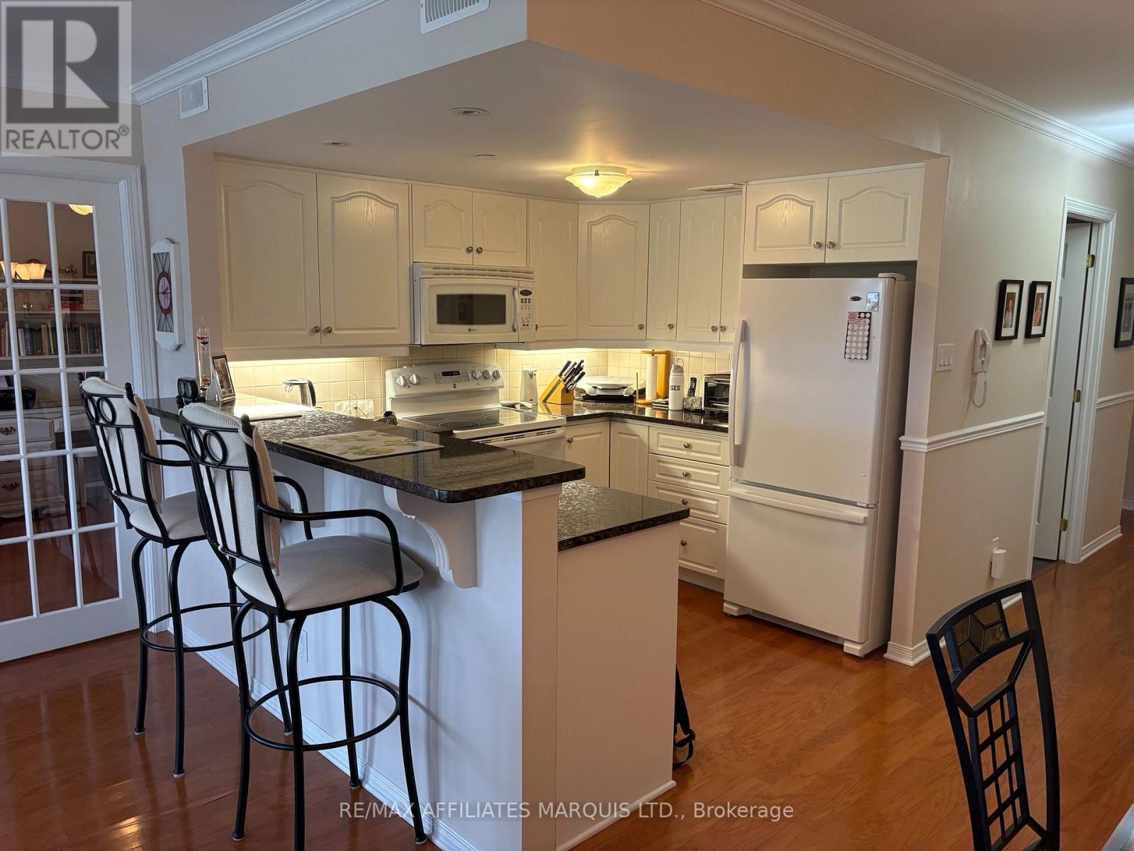 2 - 321 Water Street W Property Photo 12
