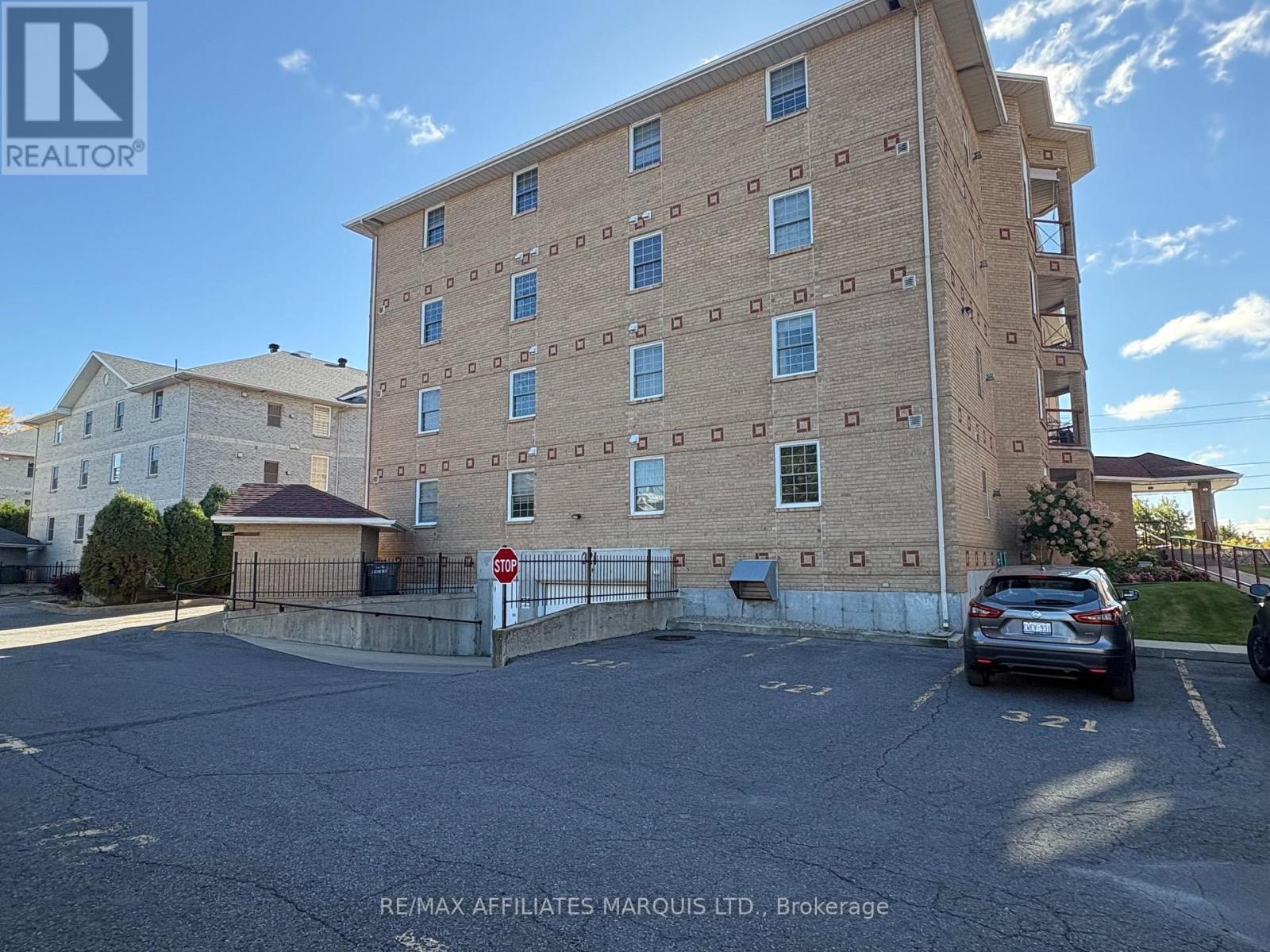 2 - 321 Water Street W Property Photo 42