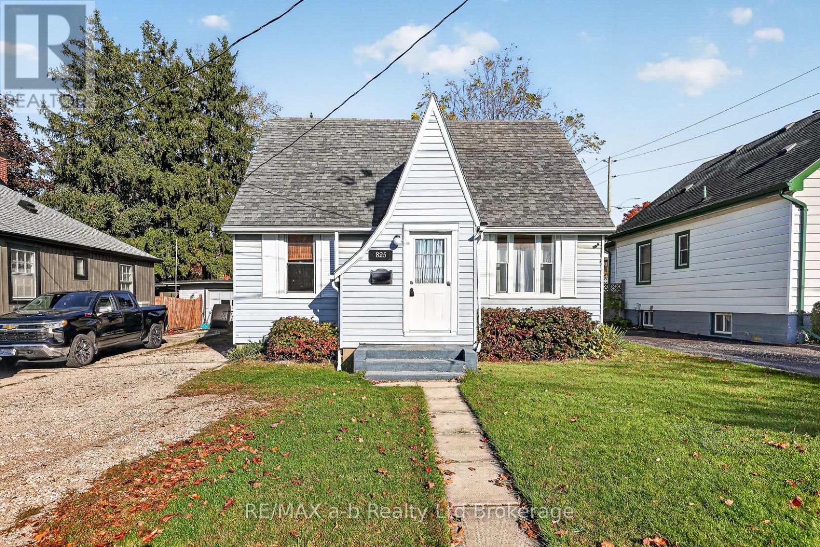 825 JAMES STREET Property Photo 1