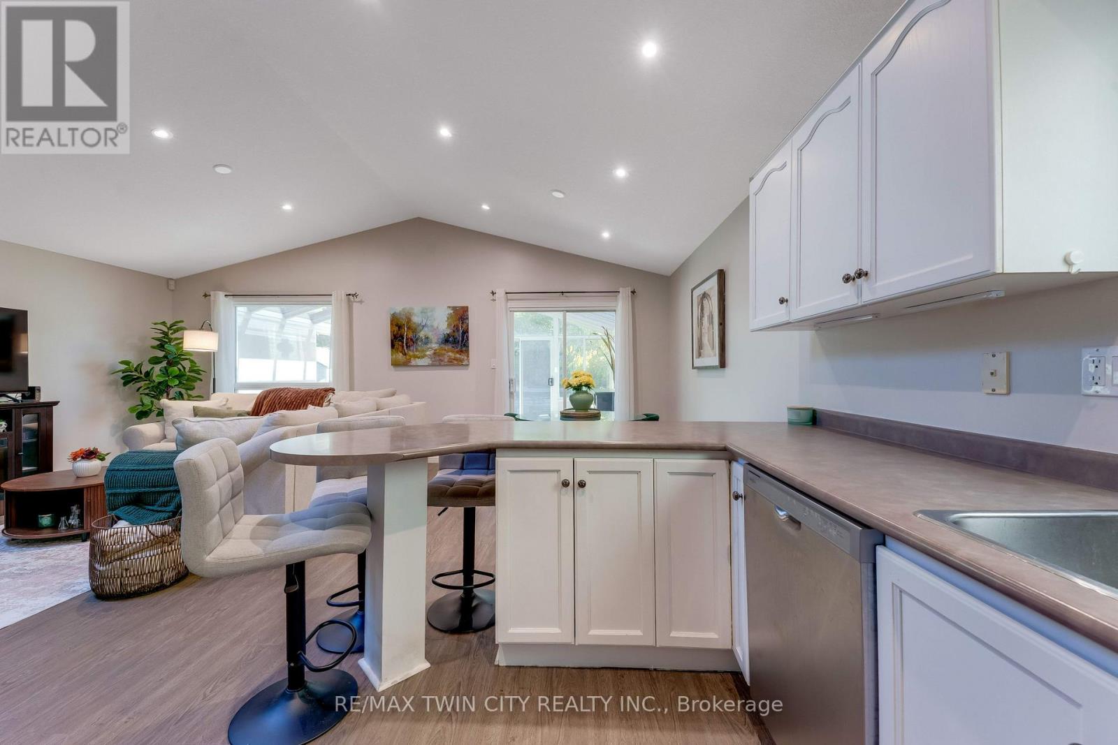 268 Keewatin Avenue Property Photo 12