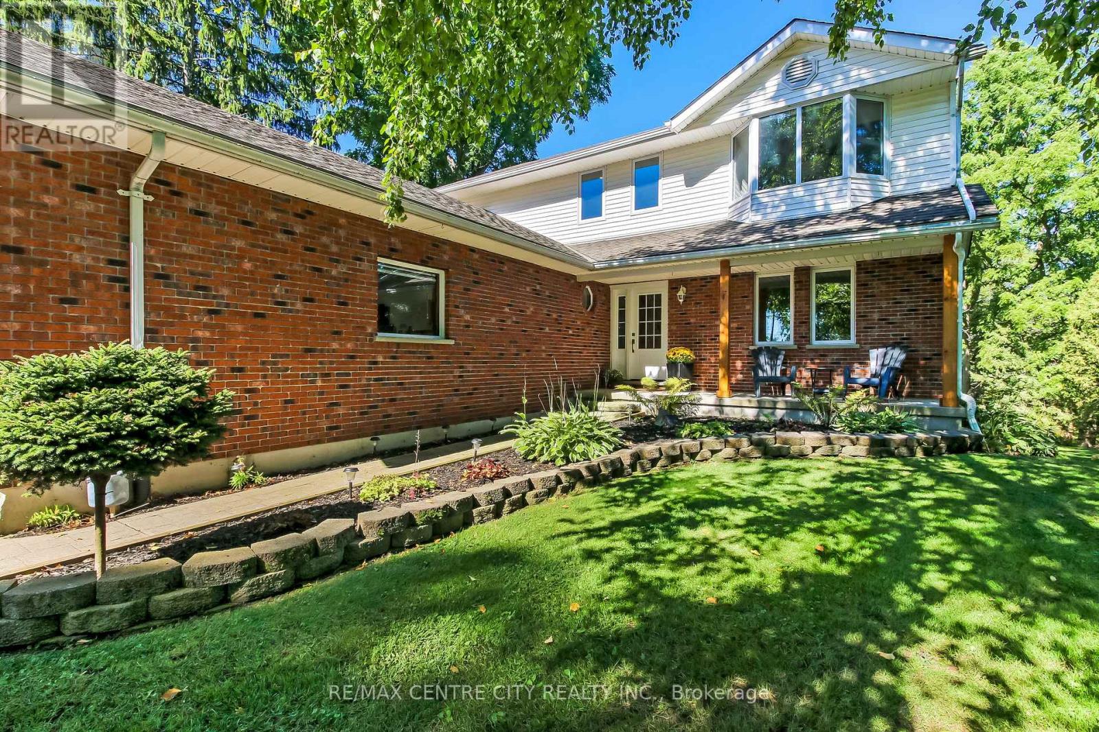 37450 Lake Line Property Photo 3