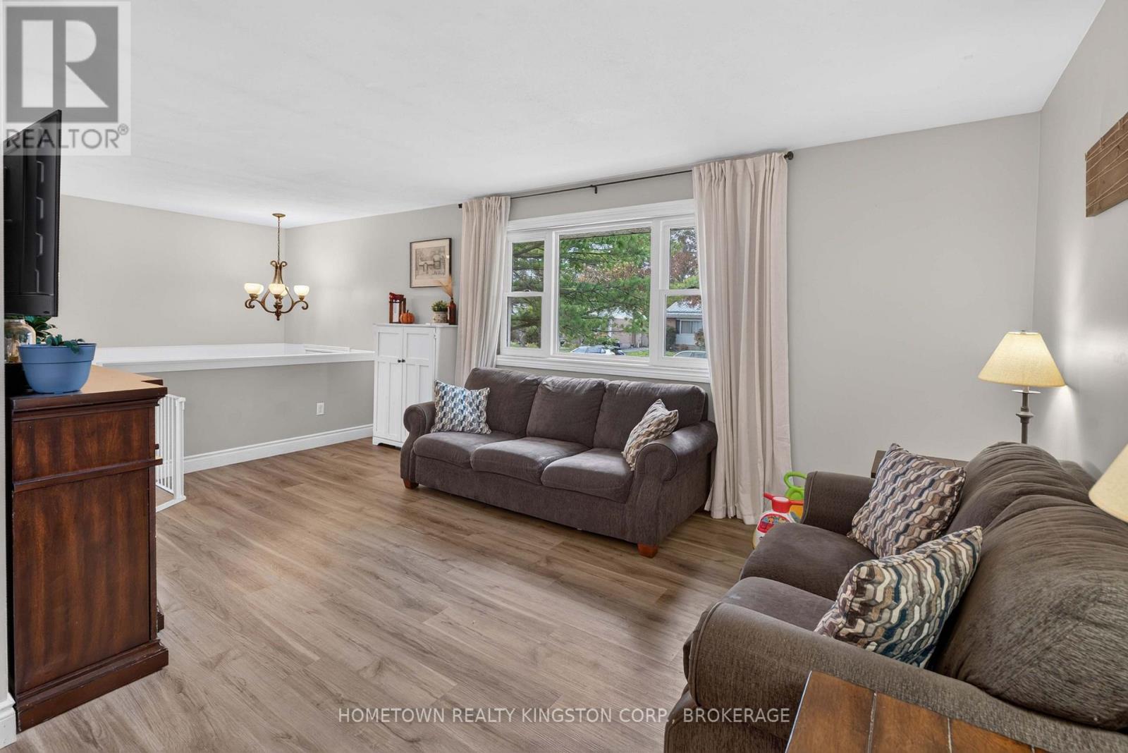 192 Camberley Crescent Property Photo 5