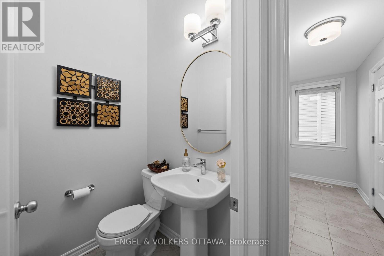 633 Moonflower Crescent Property Photo 4