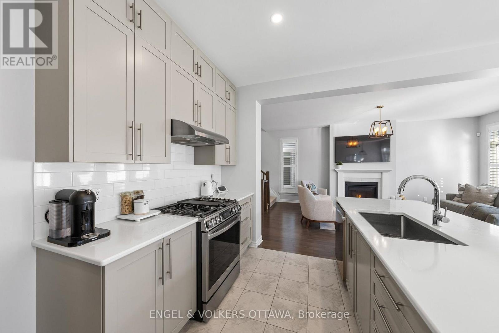633 Moonflower Crescent Property Photo 10
