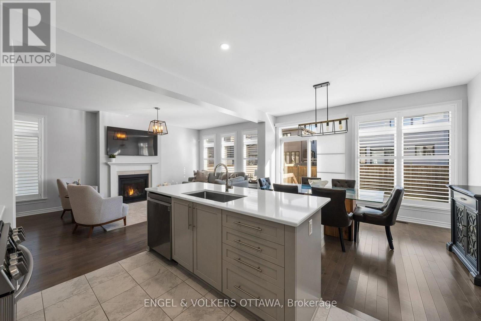 633 Moonflower Crescent Property Photo 11