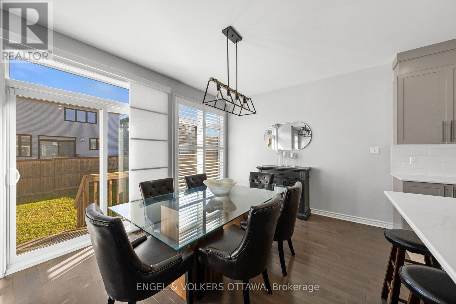 633 Moonflower Crescent Property Photo 14
