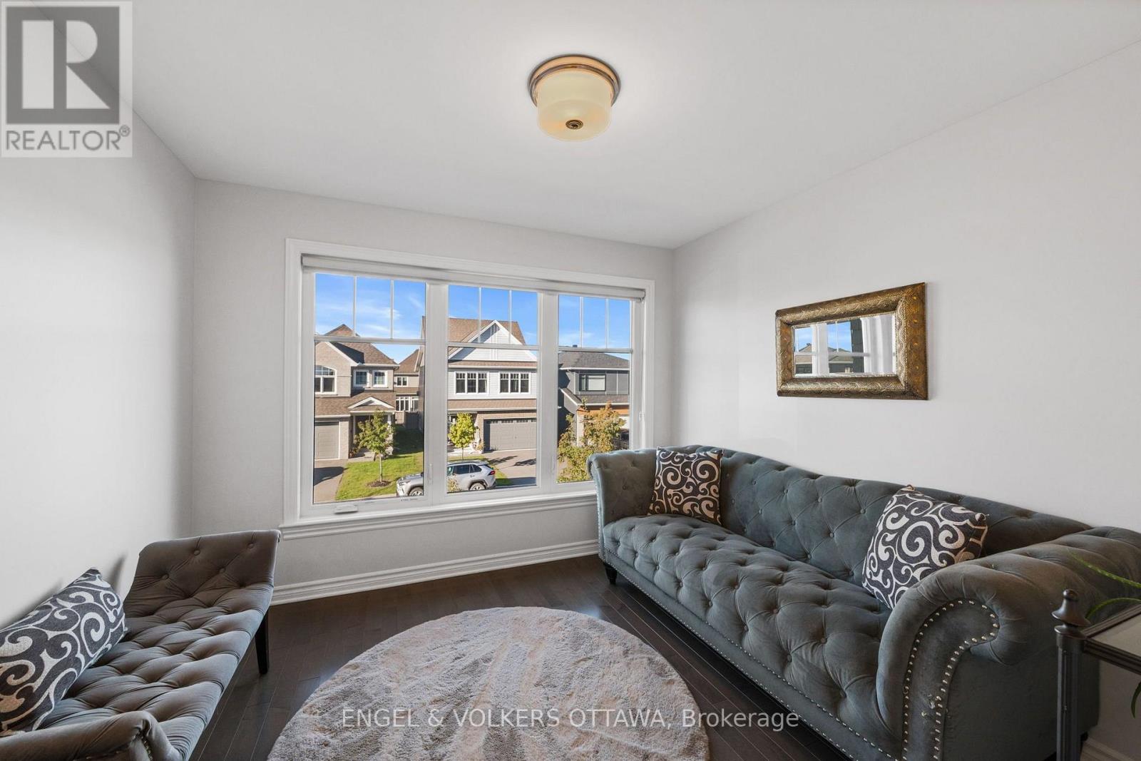 633 Moonflower Crescent Property Photo 16