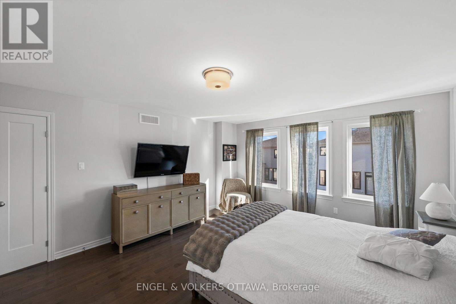 633 Moonflower Crescent Property Photo 19