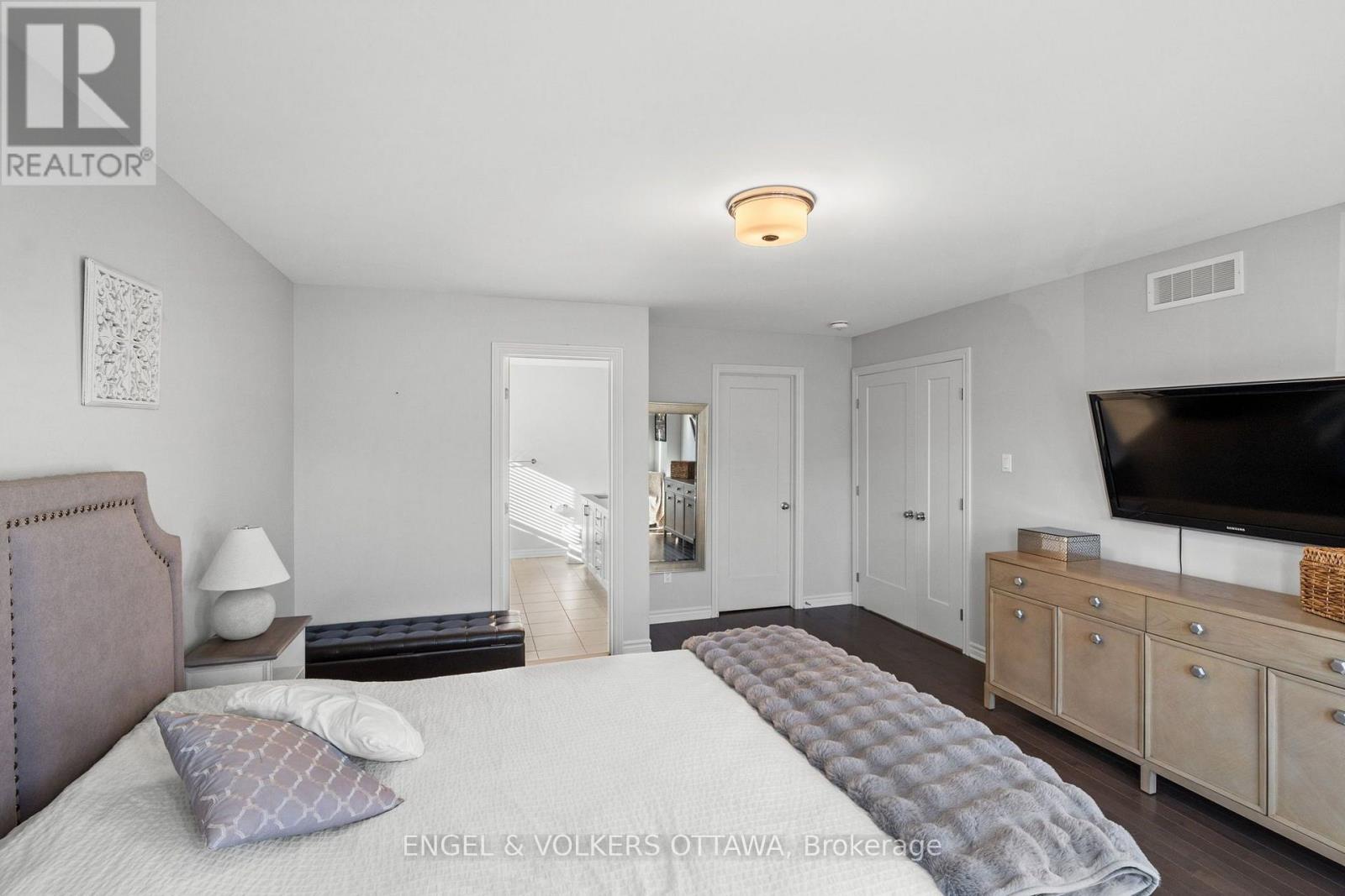 633 Moonflower Crescent Property Photo 20