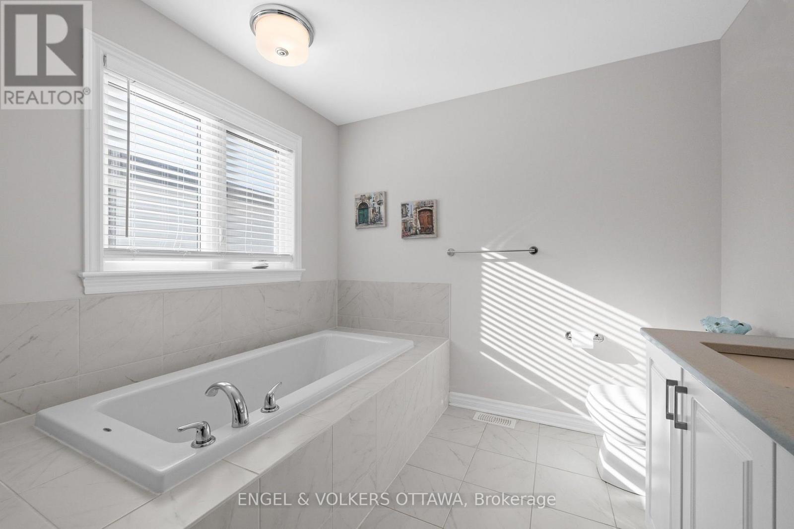 633 Moonflower Crescent Property Photo 22