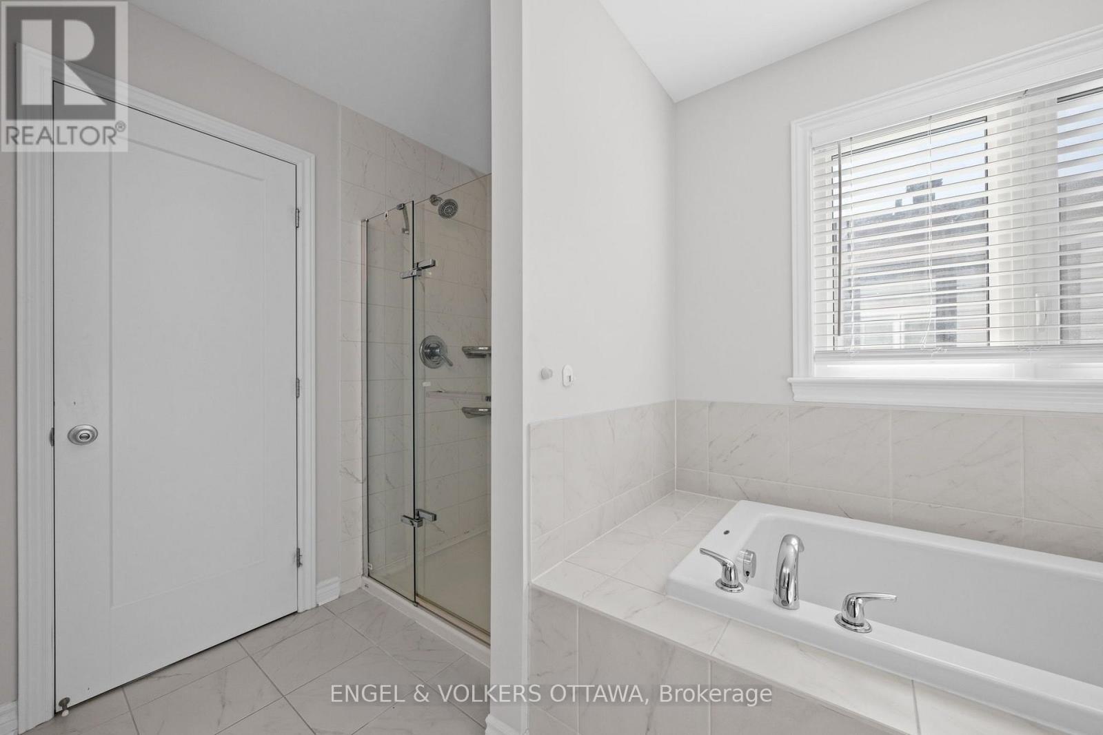 633 Moonflower Crescent Property Photo 23